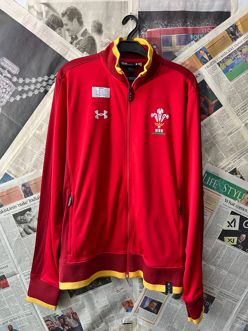 Under Armour® Medium | Chest: 22.5 | Red | Jacket - Genuine Maal