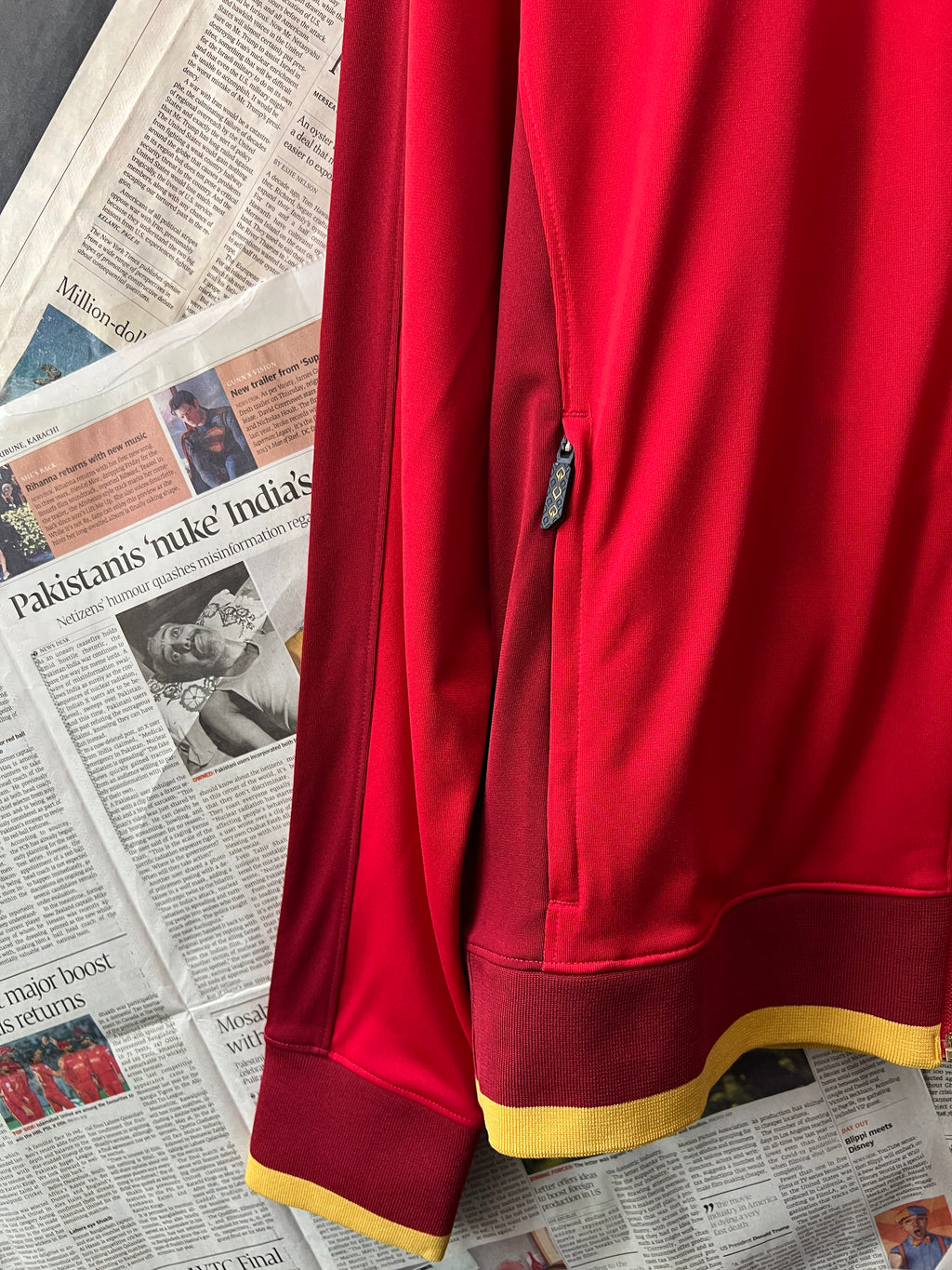 Under Armour® Medium | Chest: 22.5 | Red | Jacket - Genuine Maal