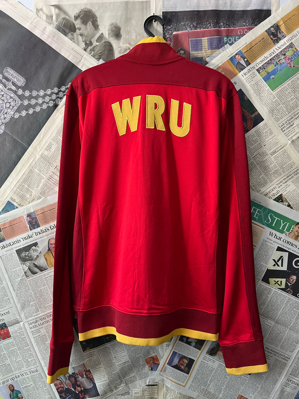 Under Armour® Medium | Chest: 22.5 | Red | Jacket - Genuine Maal