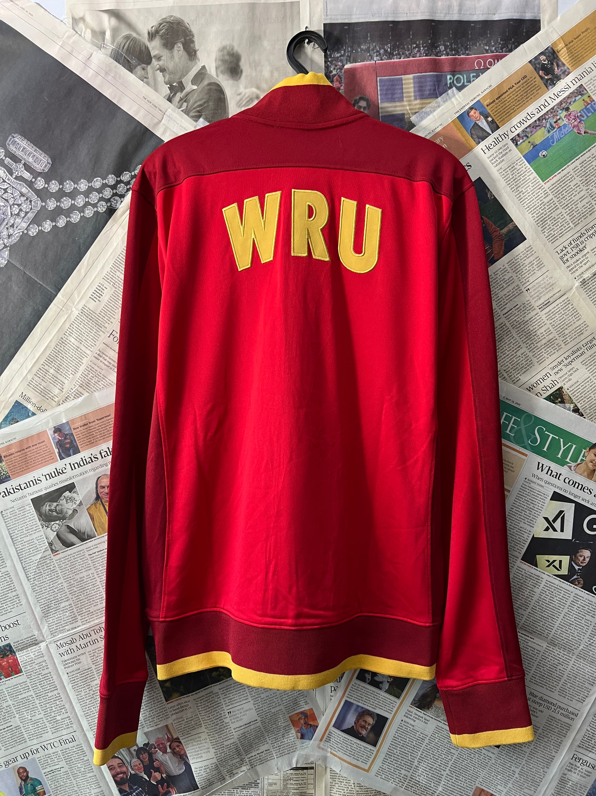 Under Armour® Medium | Chest: 22.5 | Red | Jacket - Genuine Maal