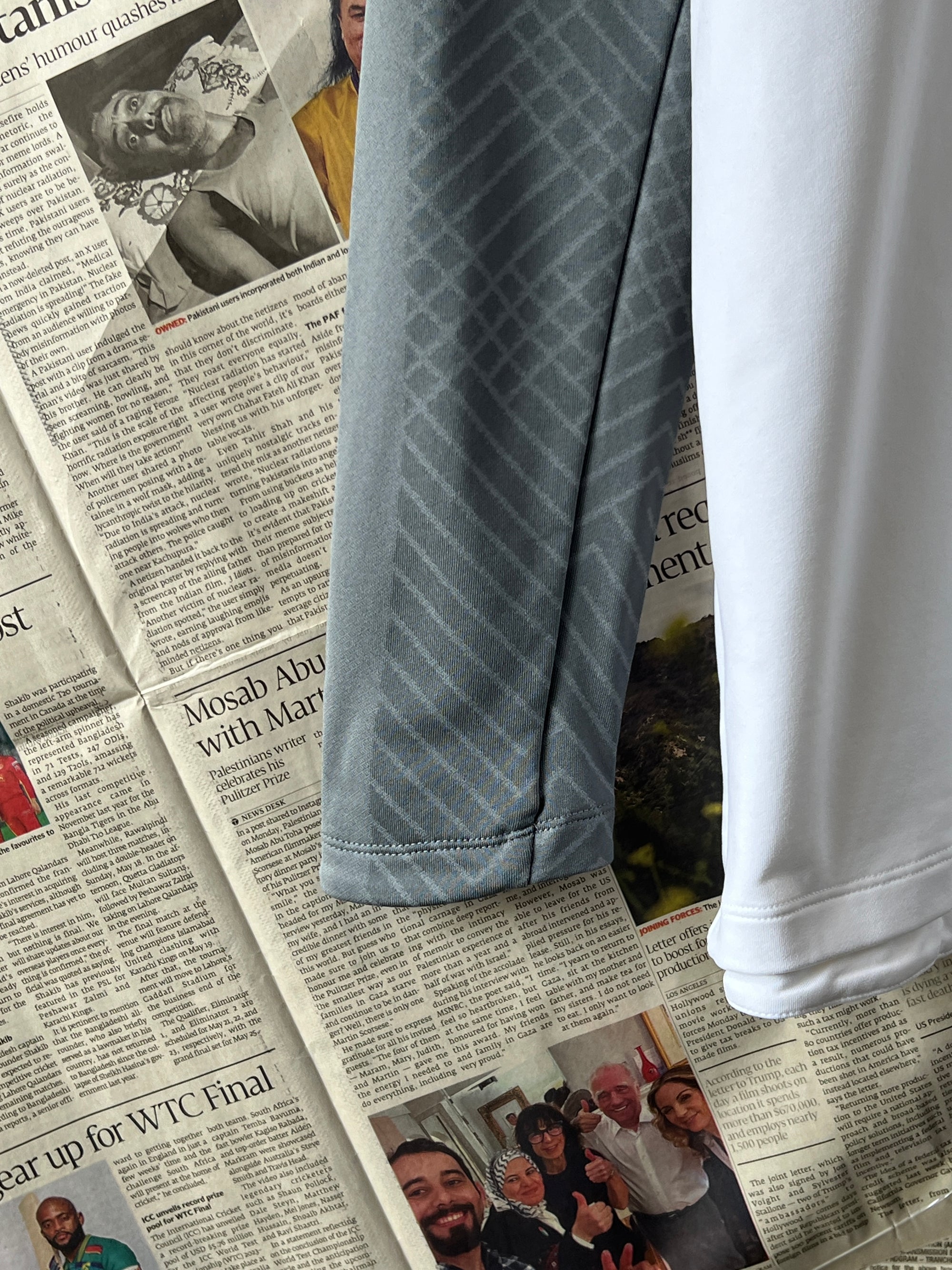 N*ke x Liverpool® Large | Chest: 23.5" | White | Quarter Zip Pullover - Genuine Maal