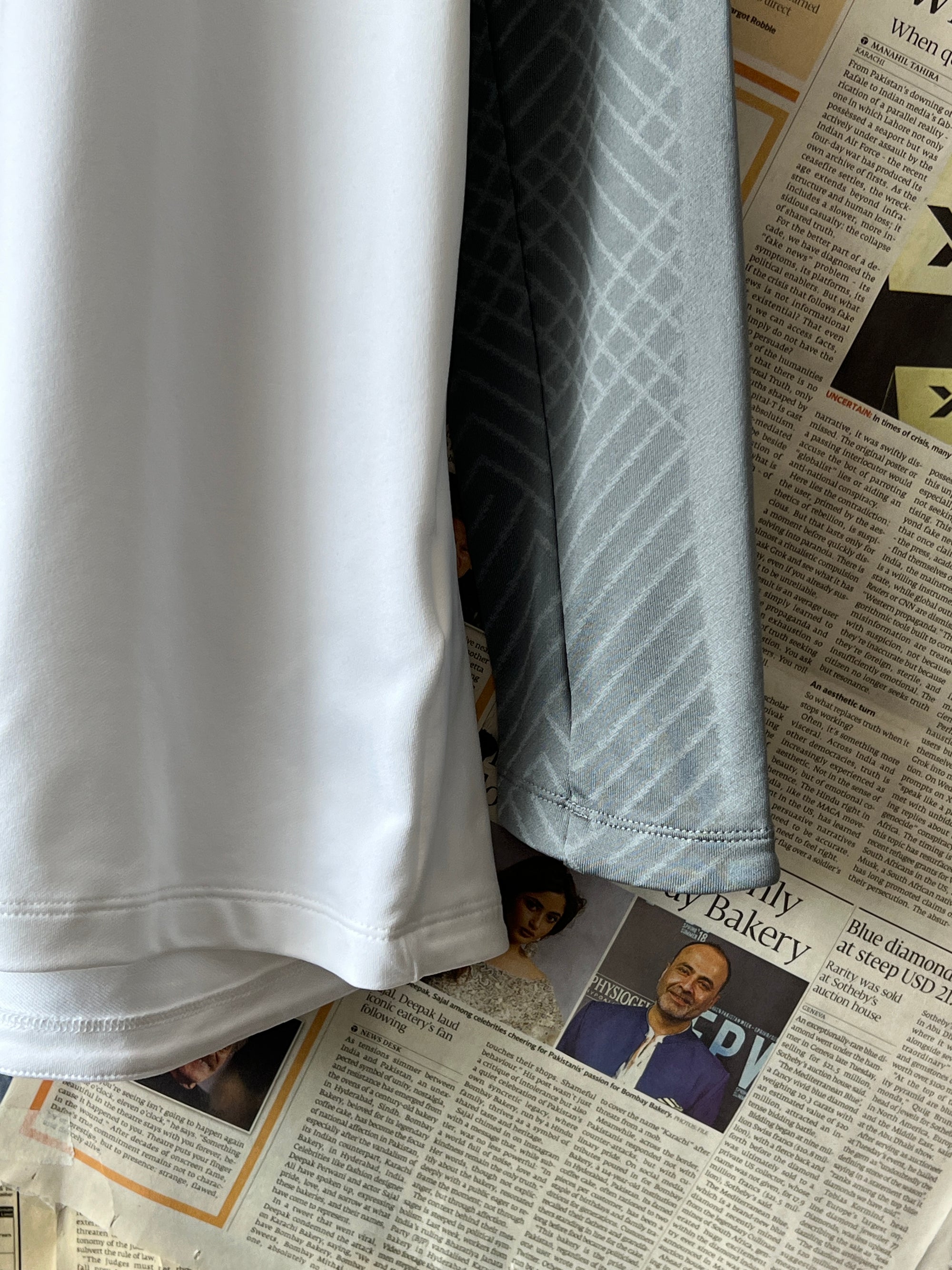 N*ke x Liverpool® Large | Chest: 23.5" | White | Quarter Zip Pullover - Genuine Maal