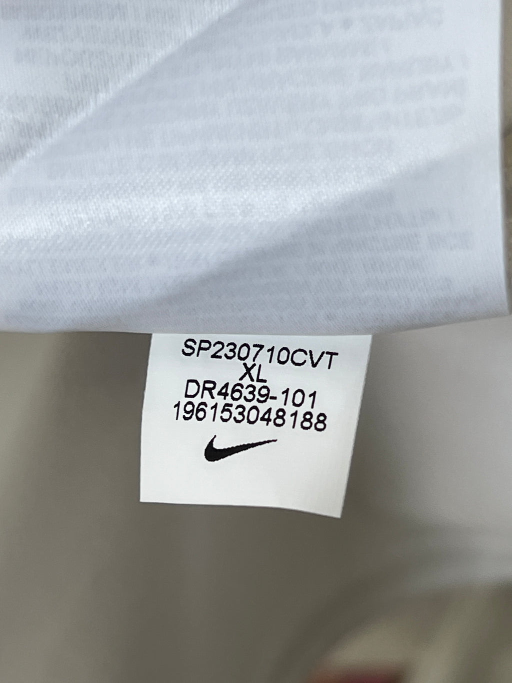 N*ke x Liverpool® Large | Chest: 23.5" | White | Quarter Zip Pullover - Genuine Maal