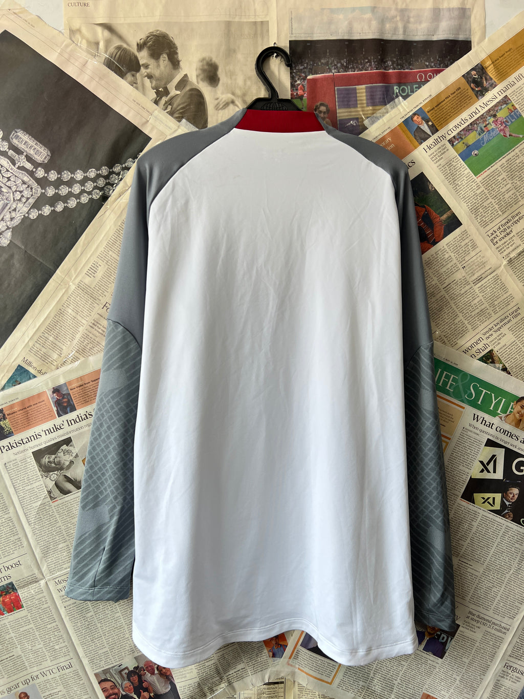 N*ke x Liverpool® Large | Chest: 23.5" | White | Quarter Zip Pullover - Genuine Maal