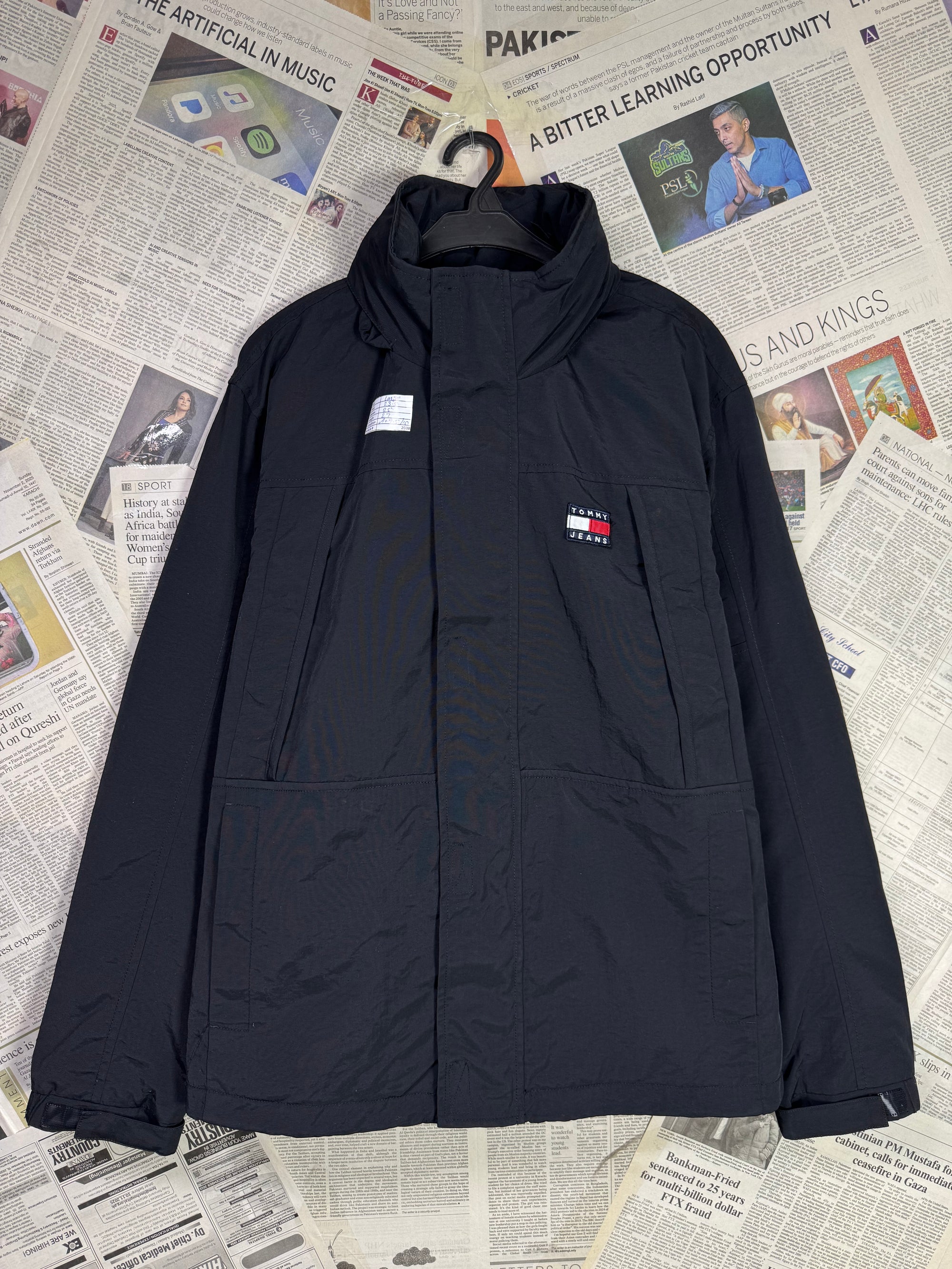 T*mmy Hilfiger® Large | Chest: 23.5" | Parka Jacket | 2038 - Genuine Maal