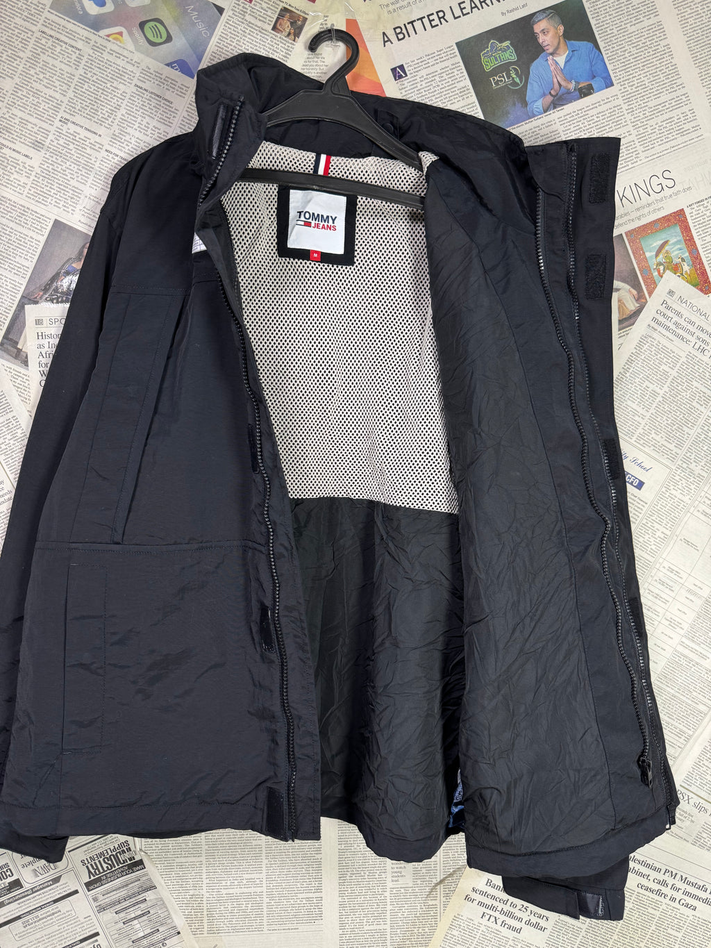 T*mmy Hilfiger® Large | Chest: 23.5" | Parka Jacket | 2038 - Genuine Maal