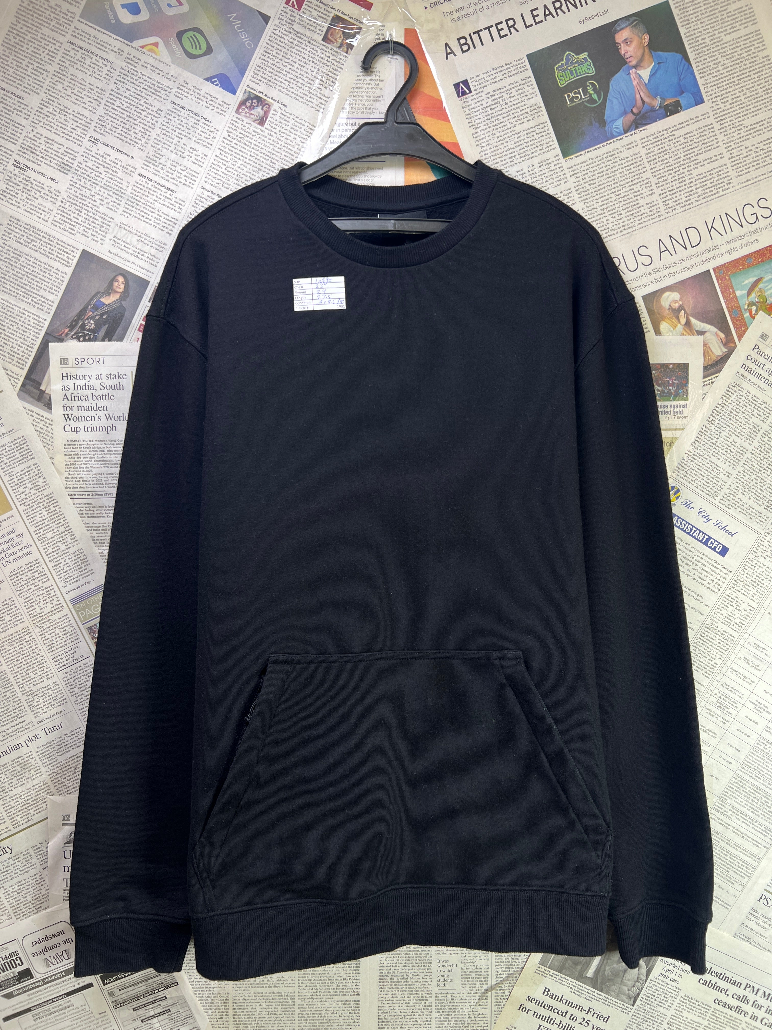 H&M® Large | Chest: 23" | Black | Heavy Sweat Shirt | Fleece Lining | 1981 - Genuine Maal