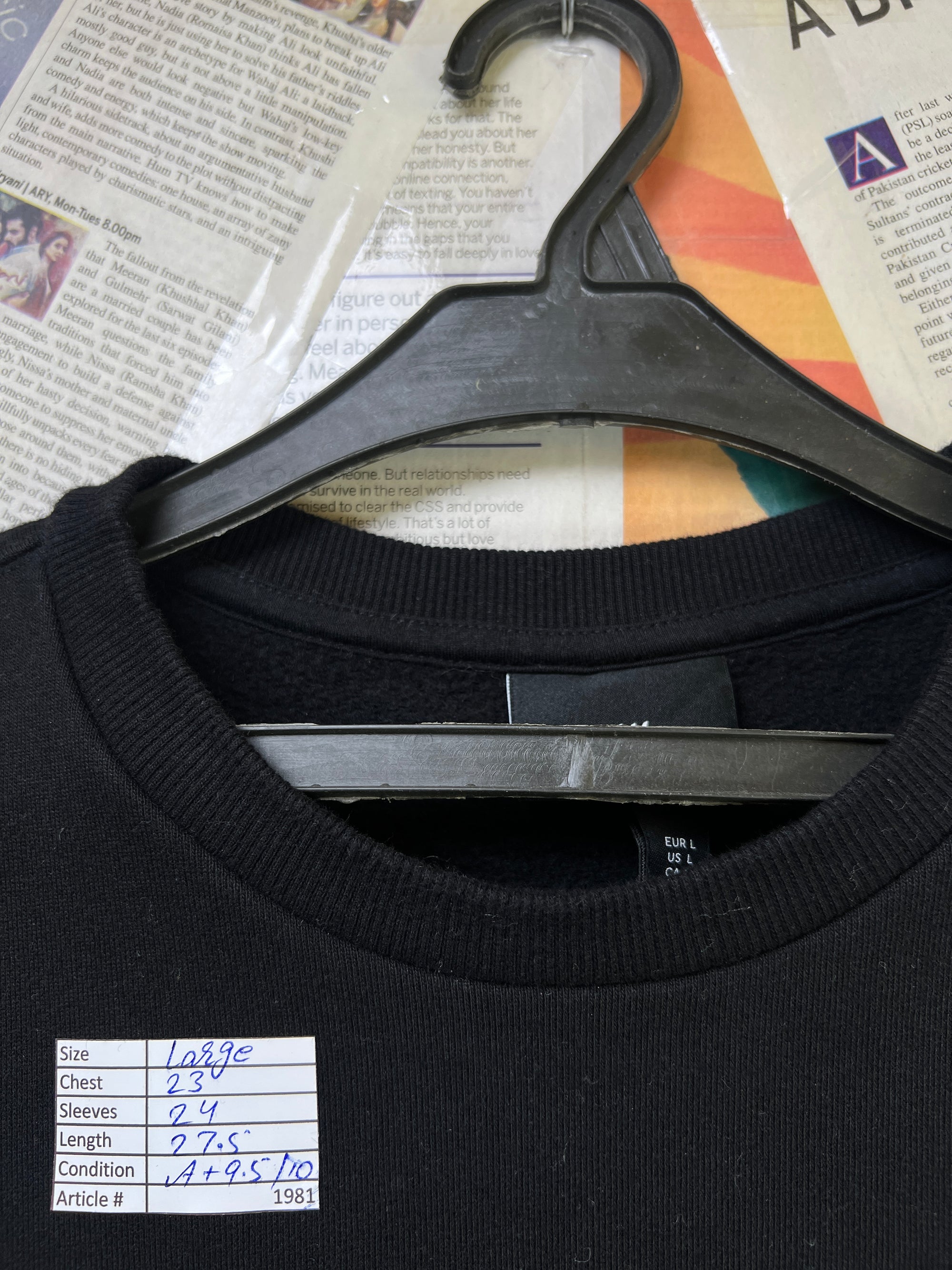 H&M® Large | Chest: 23" | Black | Heavy Sweat Shirt | Fleece Lining | 1981 - Genuine Maal