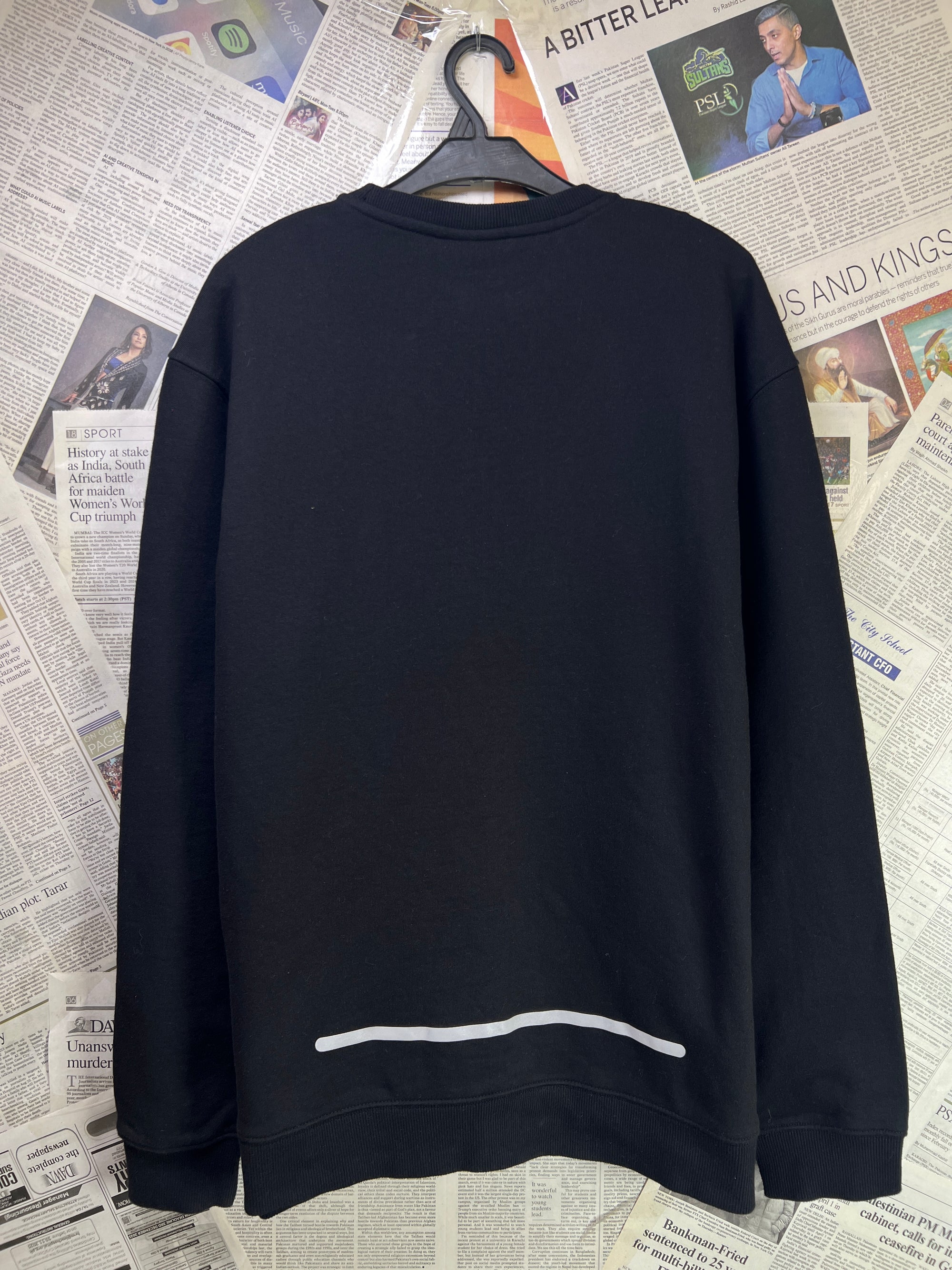 H&M® Large | Chest: 23" | Black | Heavy Sweat Shirt | Fleece Lining | 1981 - Genuine Maal