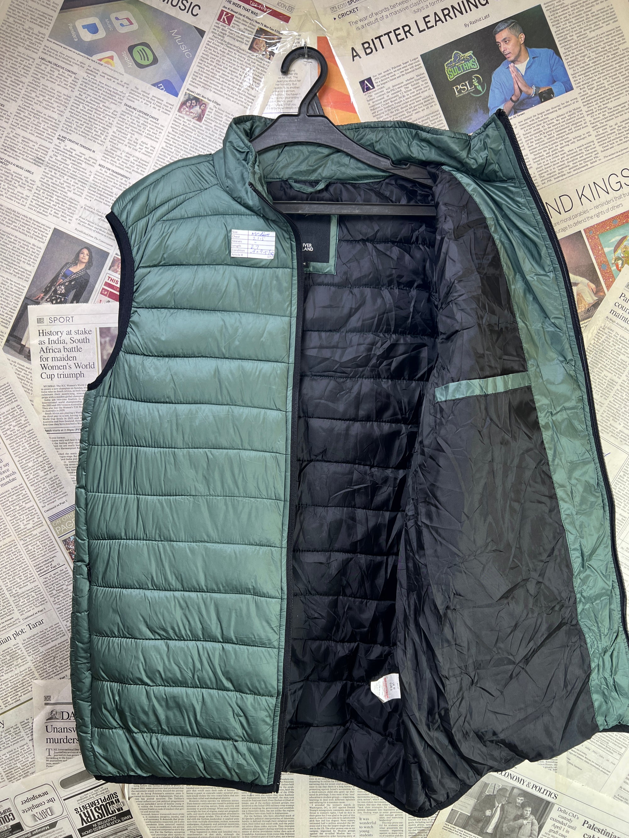 River Island® Medium | Chest: 21.5" | Pine Green | Sleeveless Puffer Jacket | 1753 - Genuine Maal
