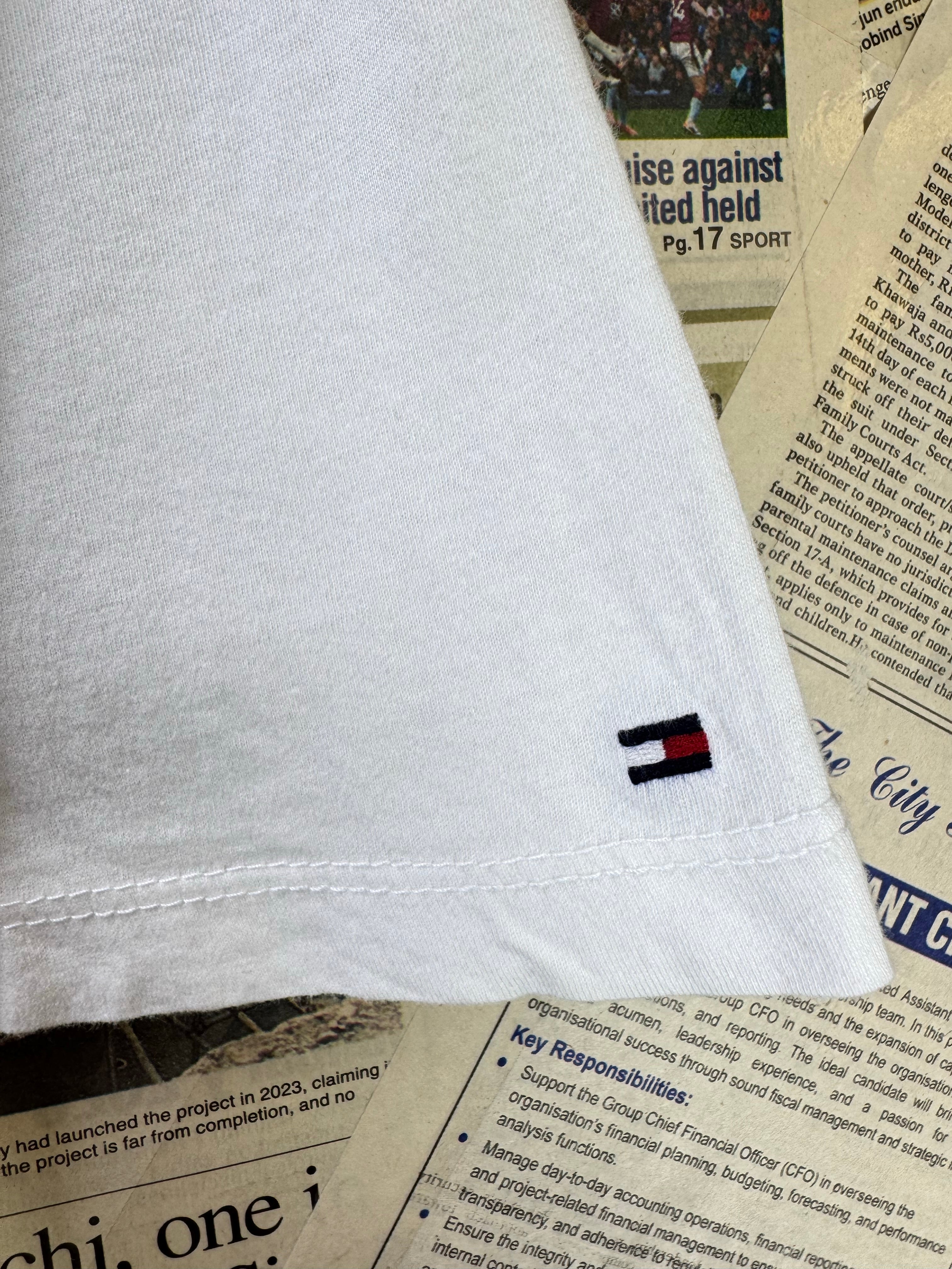Tommy Hilfig*r® Medium | Chest: 22" | White | T-Shirt | Cotton | 3928 - Genuine Maal
