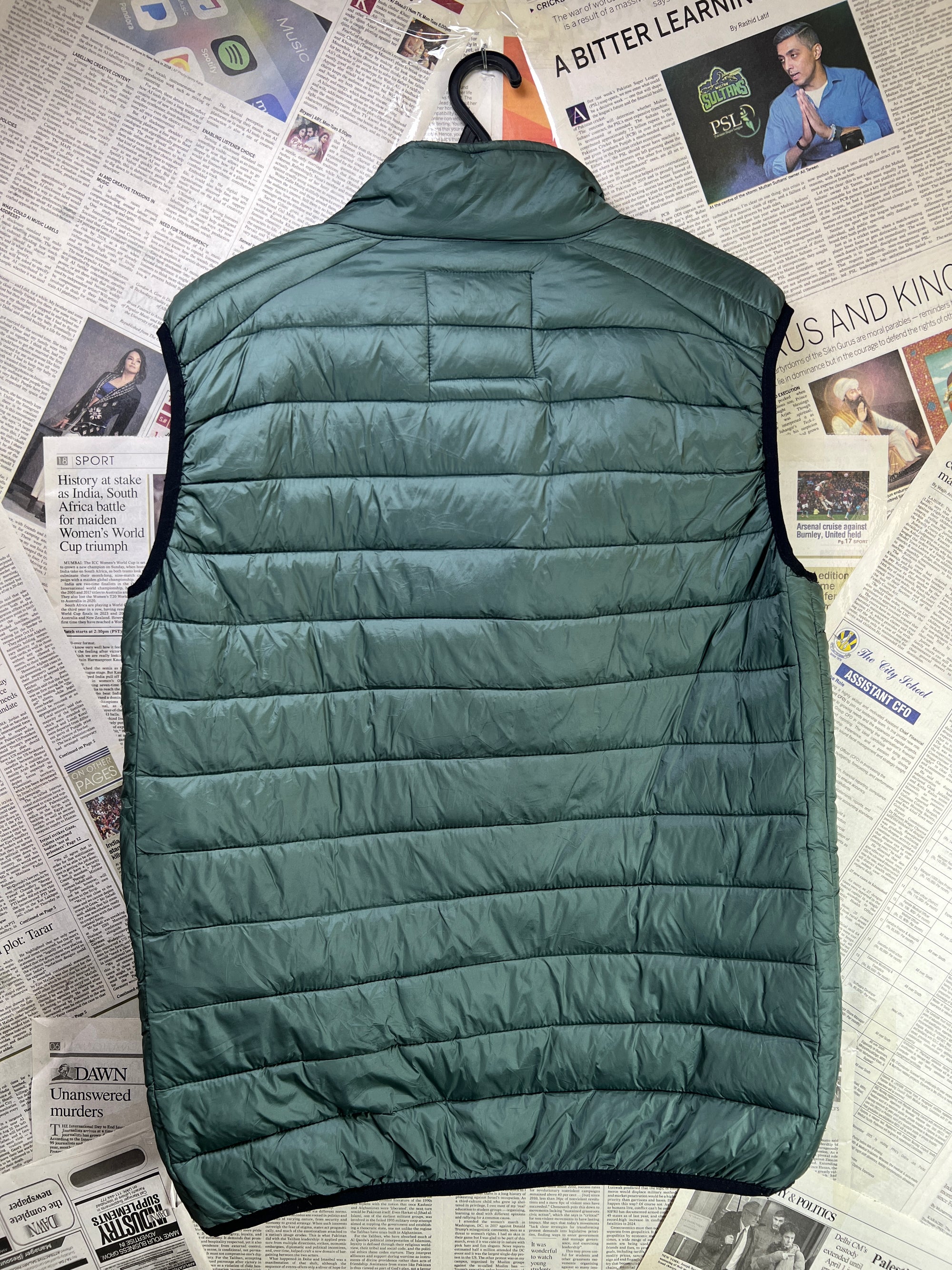 River Island® Medium | Chest: 21.5" | Pine Green | Sleeveless Puffer Jacket | 1753 - Genuine Maal