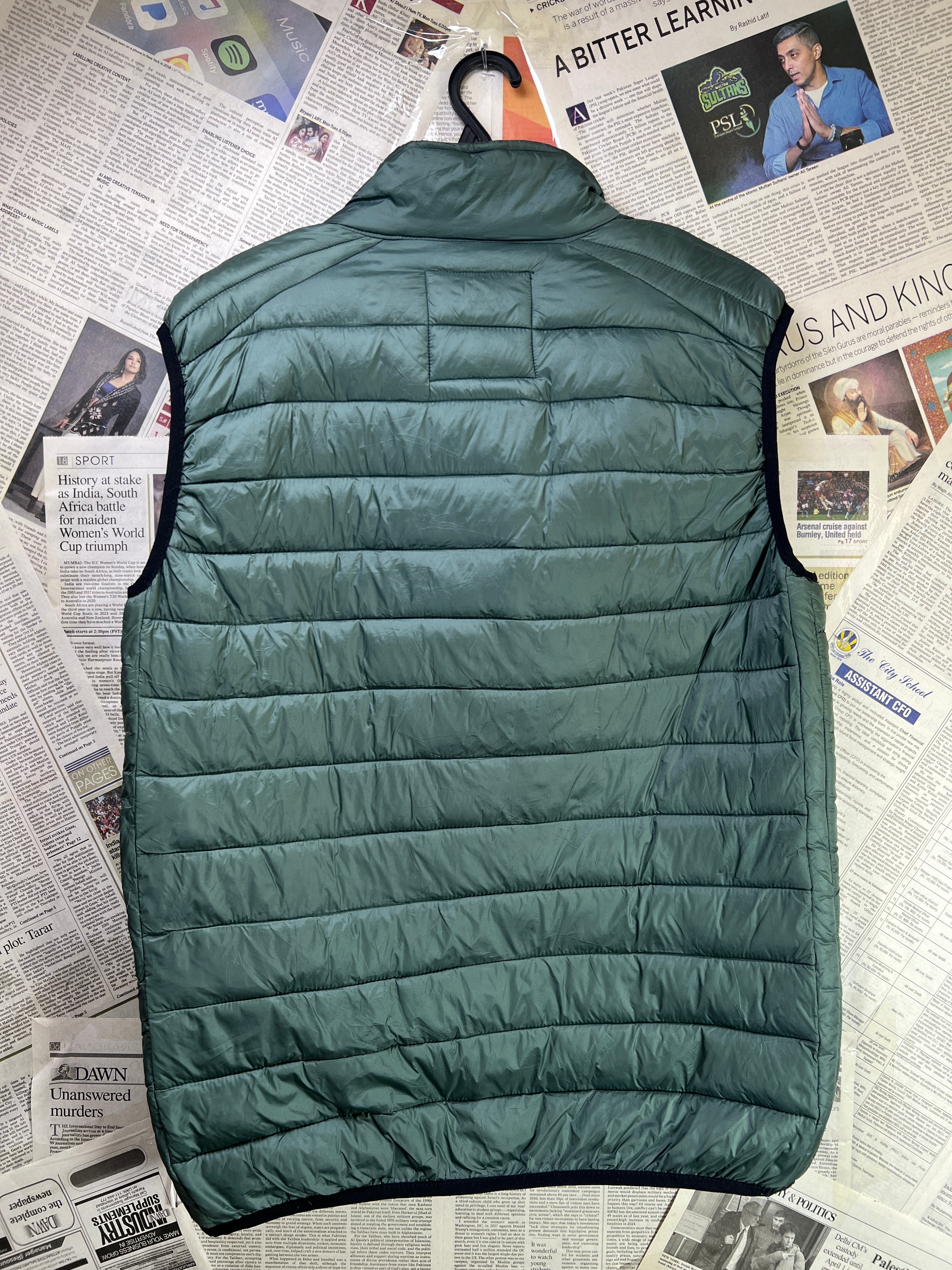 River Island® Medium | Chest: 21.5" | Pine Green | Sleeveless Puffer Jacket | 1753 - Genuine Maal