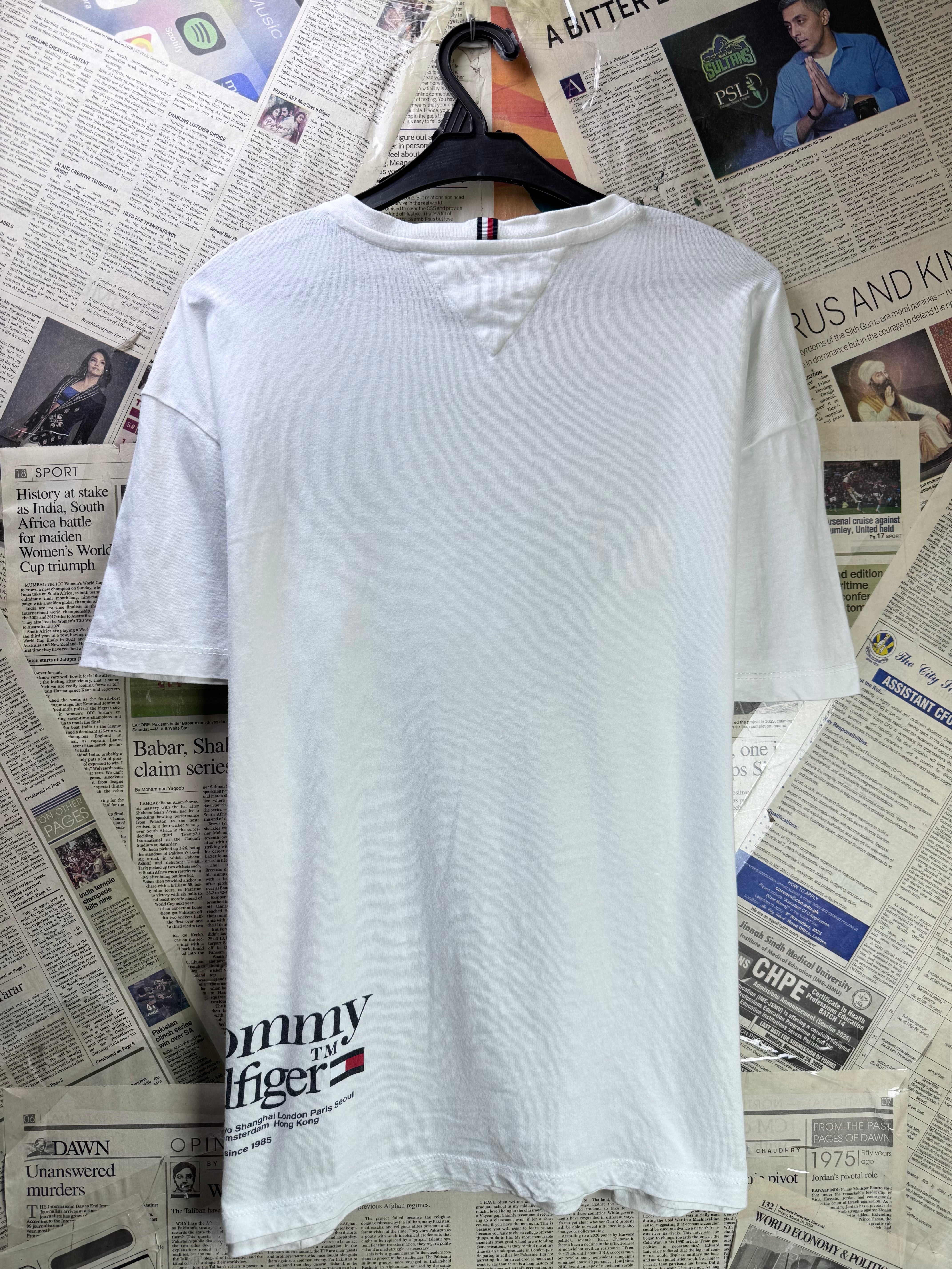 Tommy Hilfig*r® Medium | Chest: 22" | White | T-Shirt | Cotton | 3928 - Genuine Maal