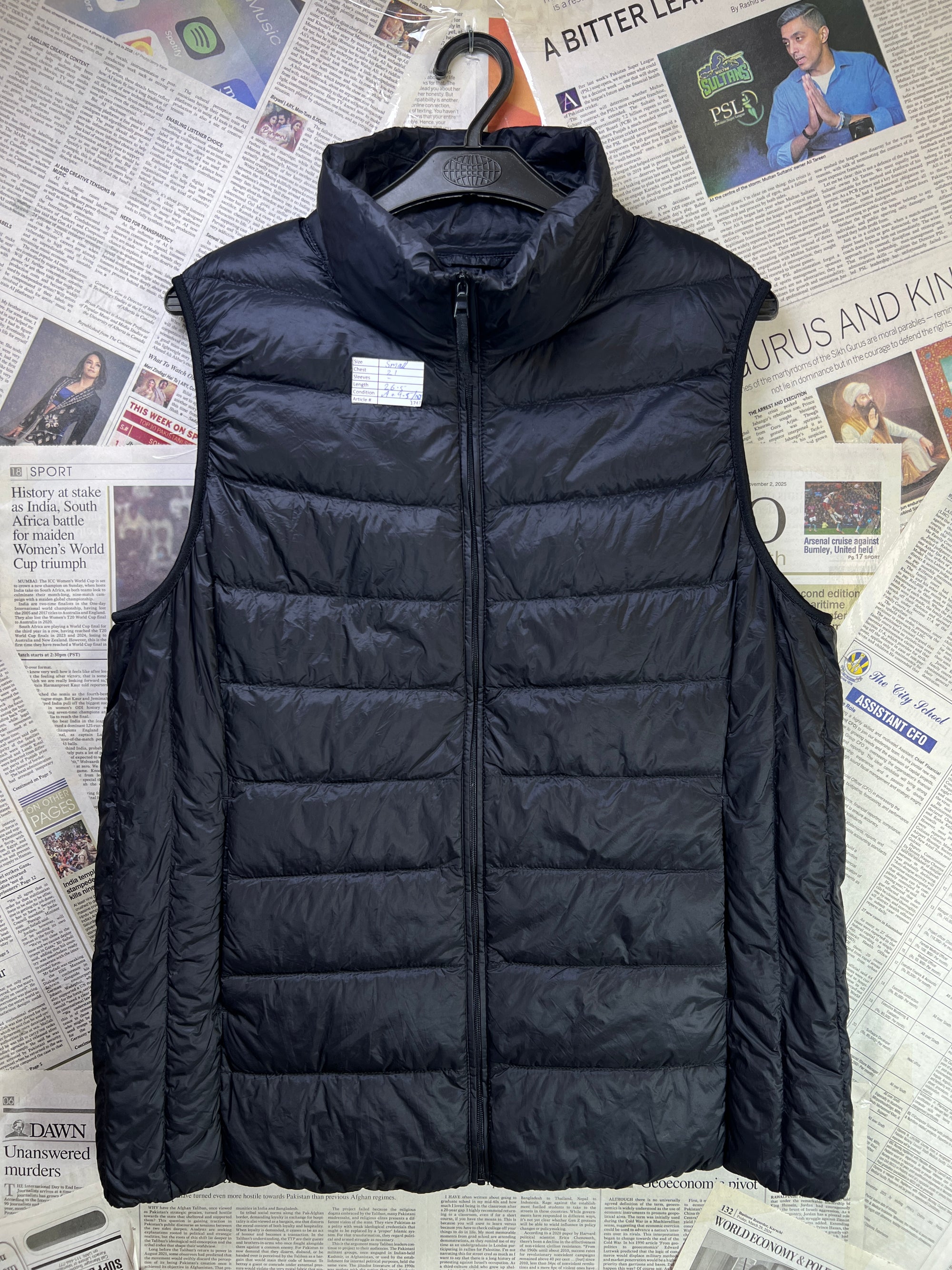 Uniqlo® Small | Chest: 21" | Black | Sleeveless Puffer Jacket | Grey Duck/Down Feather Filling | 1747 - Genuine Maal