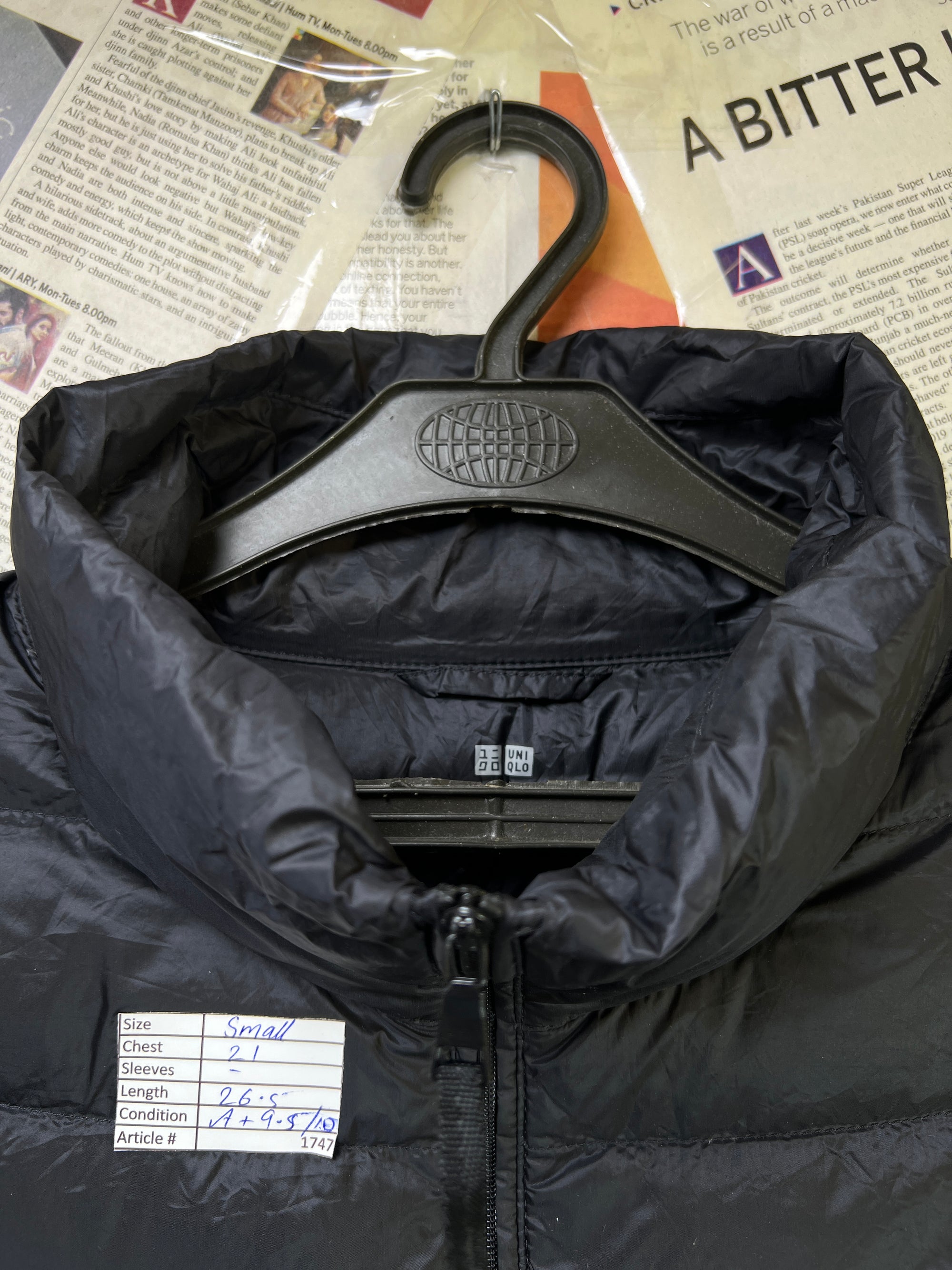 Uniqlo® Small | Chest: 21" | Black | Sleeveless Puffer Jacket | Grey Duck/Down Feather Filling | 1747 - Genuine Maal