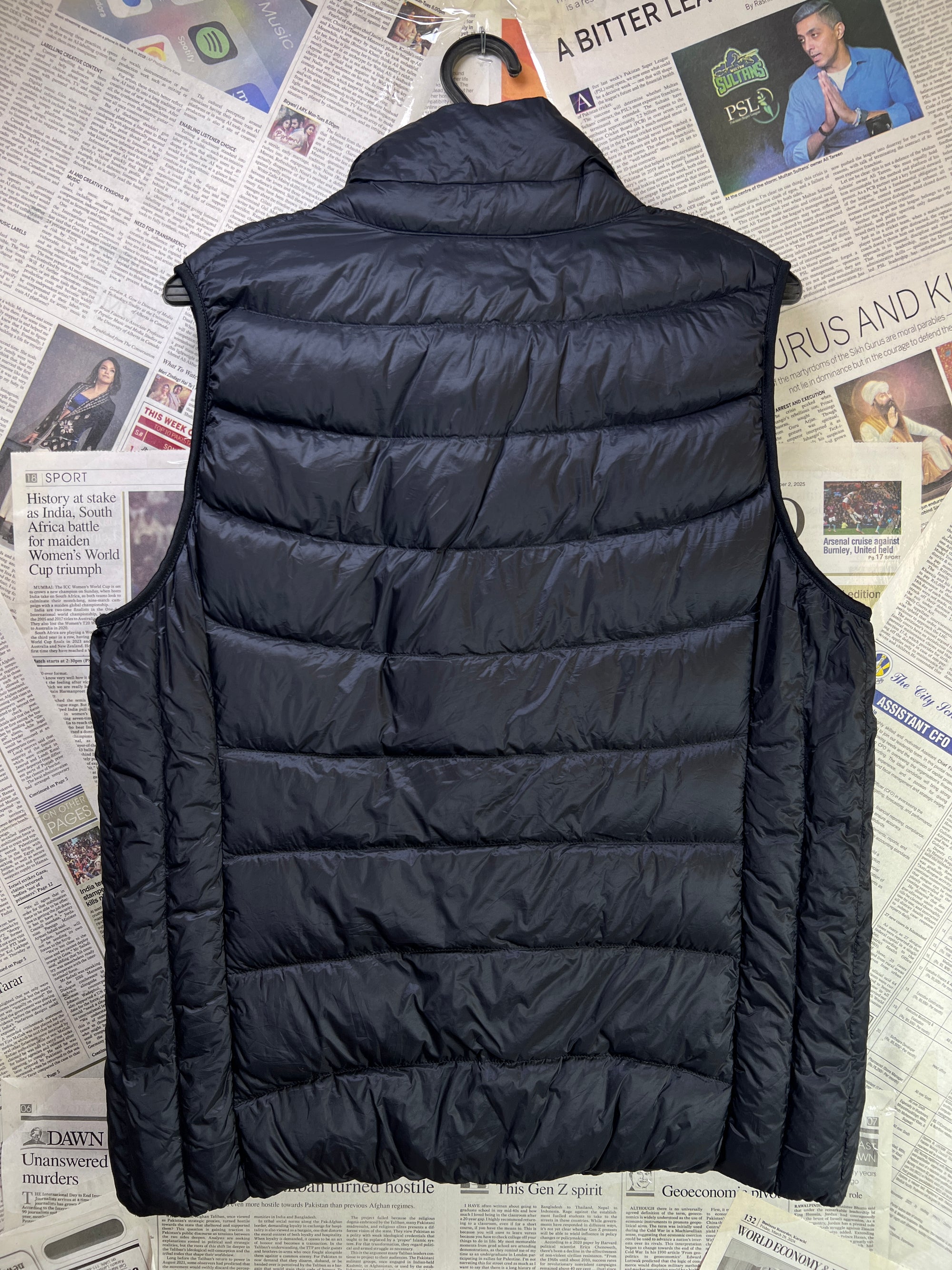 Uniqlo® Small | Chest: 21" | Black | Sleeveless Puffer Jacket | Grey Duck/Down Feather Filling | 1747 - Genuine Maal