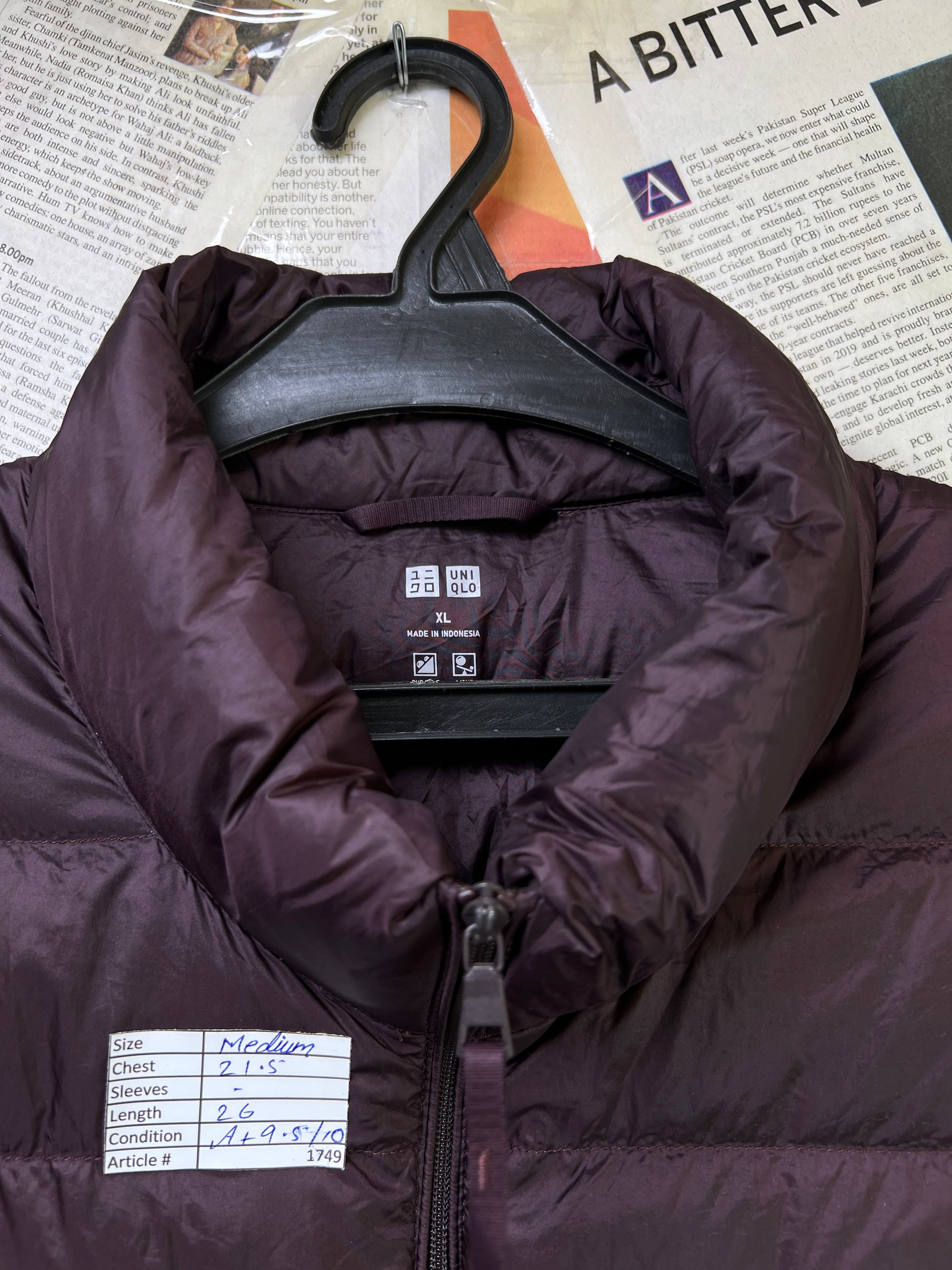 Uniqlo® Medium | Chest: 21.5" | Wine | Sleeveless Puffer Jacket | Grey Duck Down/Feather Filling | 1749 - Genuine Maal