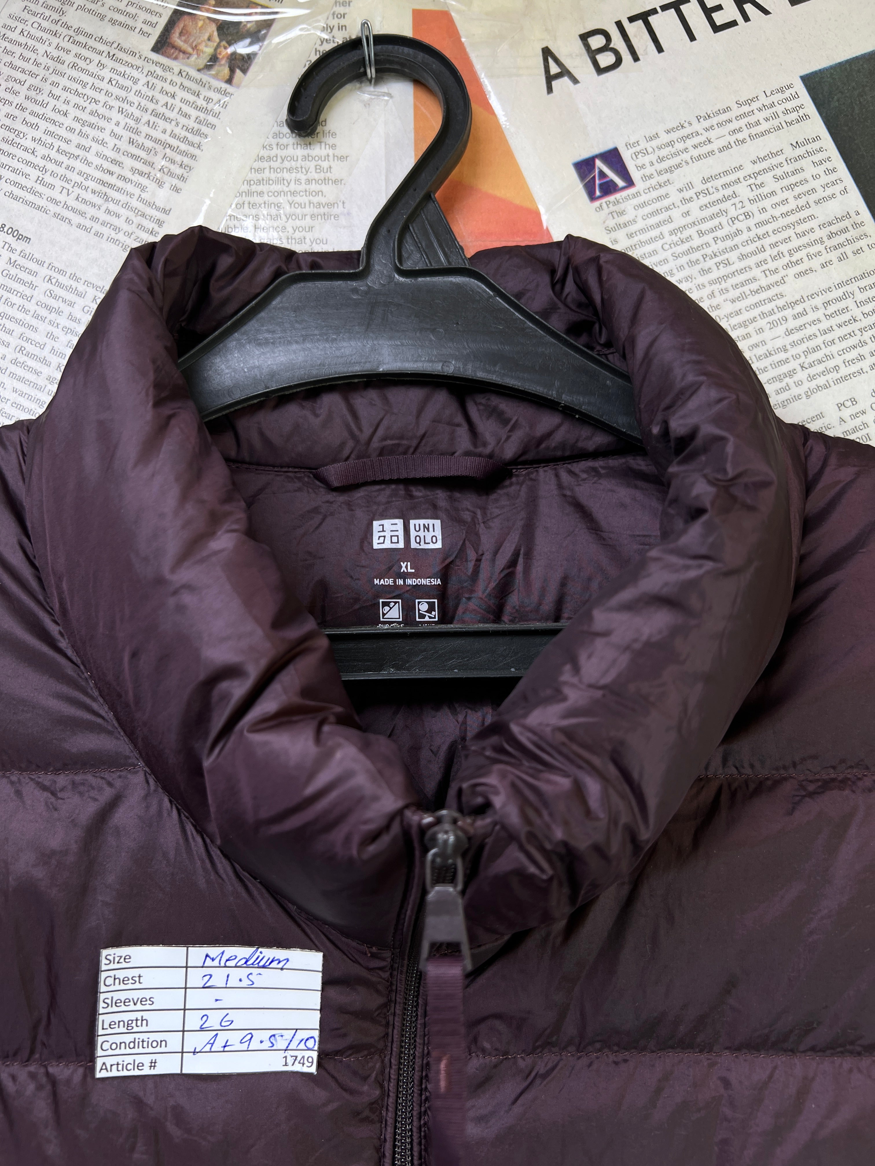 Uniqlo® Medium | Chest: 21.5" | Wine | Sleeveless Puffer Jacket | Grey Duck Down/Feather Filling | 1749 - Genuine Maal