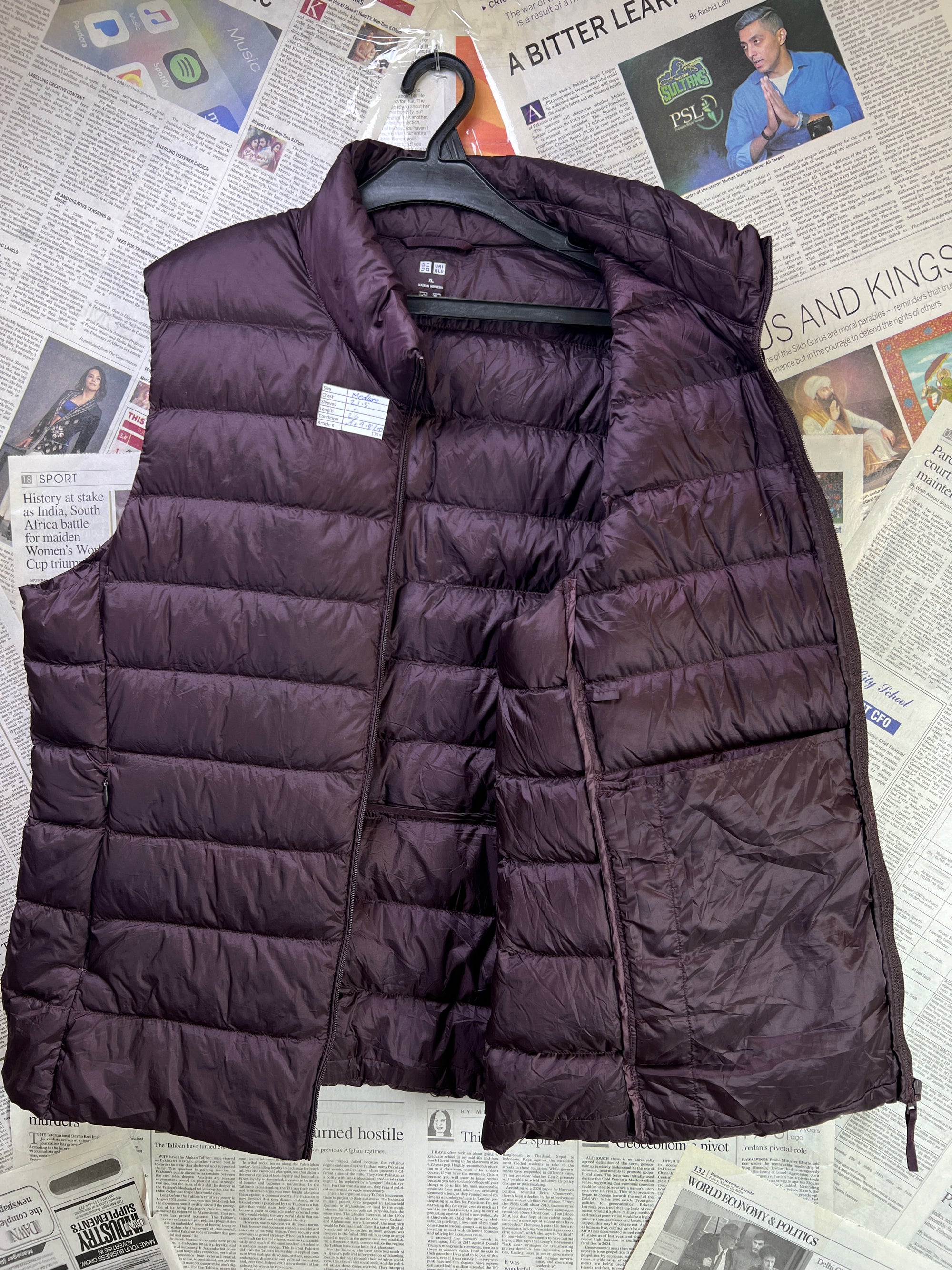 Uniqlo® Medium | Chest: 21.5" | Wine | Sleeveless Puffer Jacket | Grey Duck Down/Feather Filling | 1749 - Genuine Maal