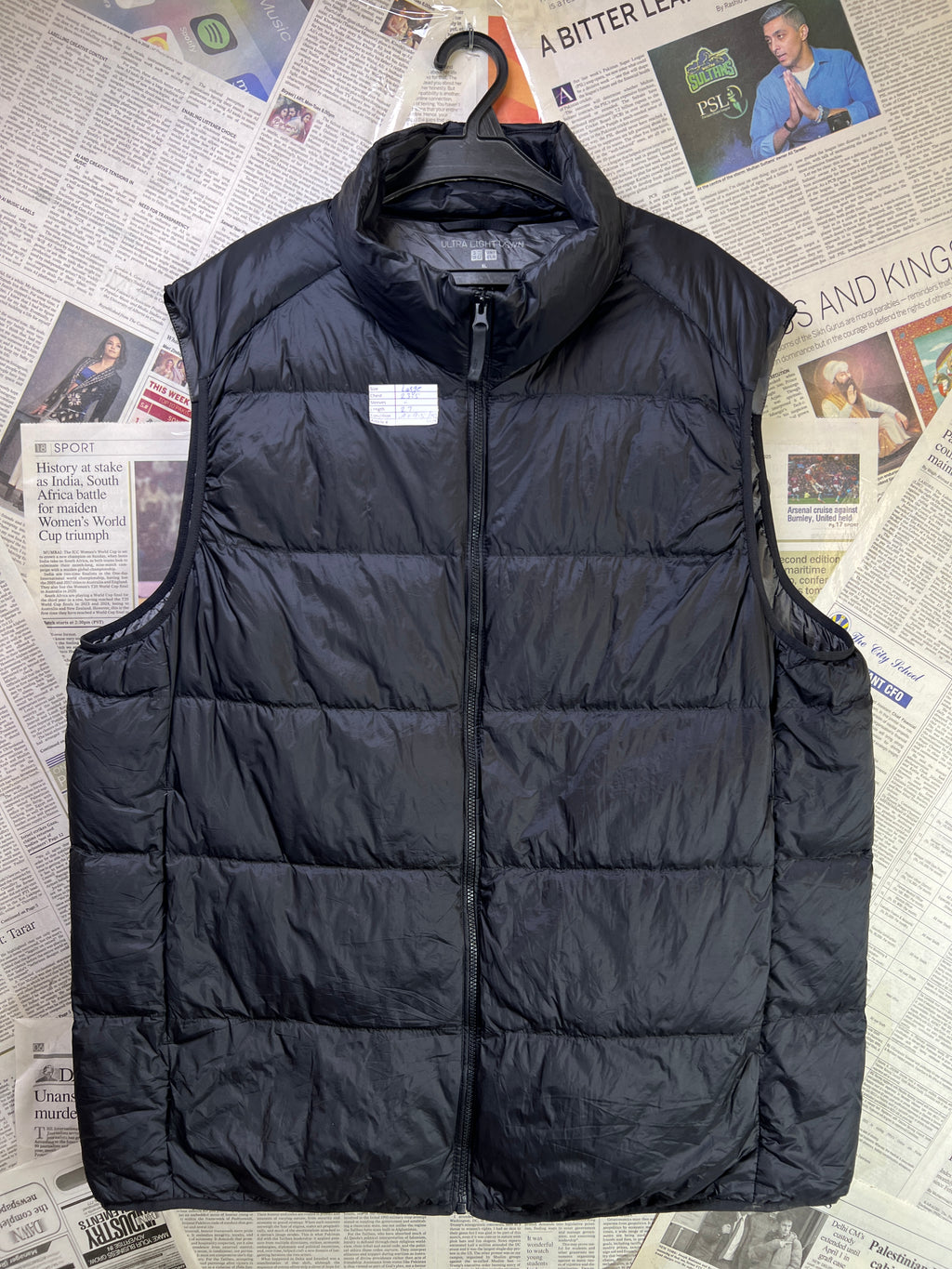 Uniqlo® Large | Chest: 23.5" | Black | Sleeveless Puffer Jacket | Duck Down/Feather Filling | 1975 - Genuine Maal