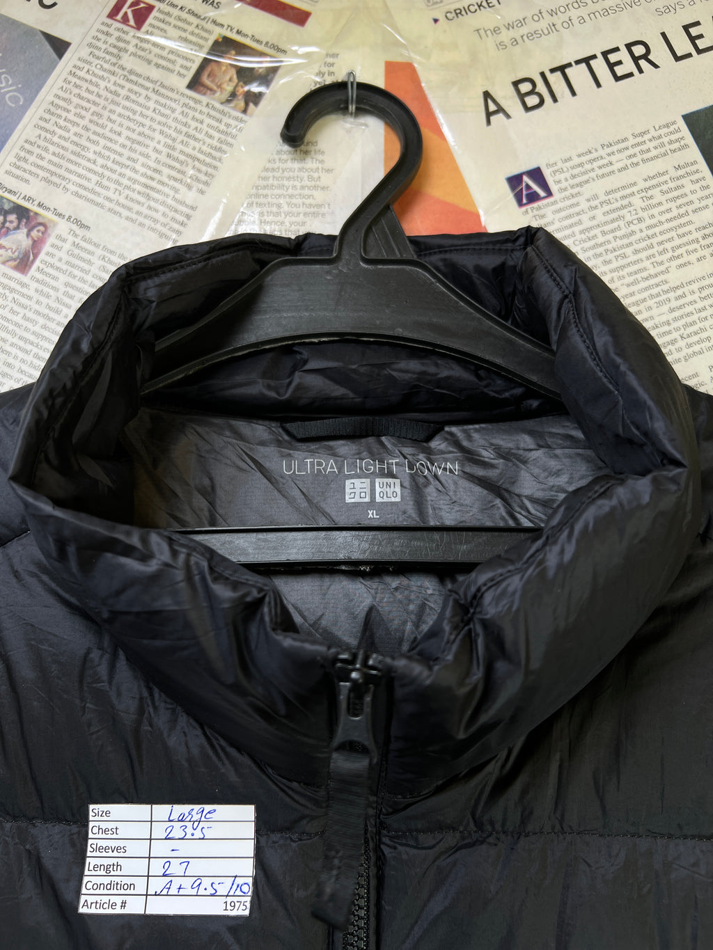 Uniqlo® Large | Chest: 23.5" | Black | Sleeveless Puffer Jacket | Duck Down/Feather Filling | 1975 - Genuine Maal