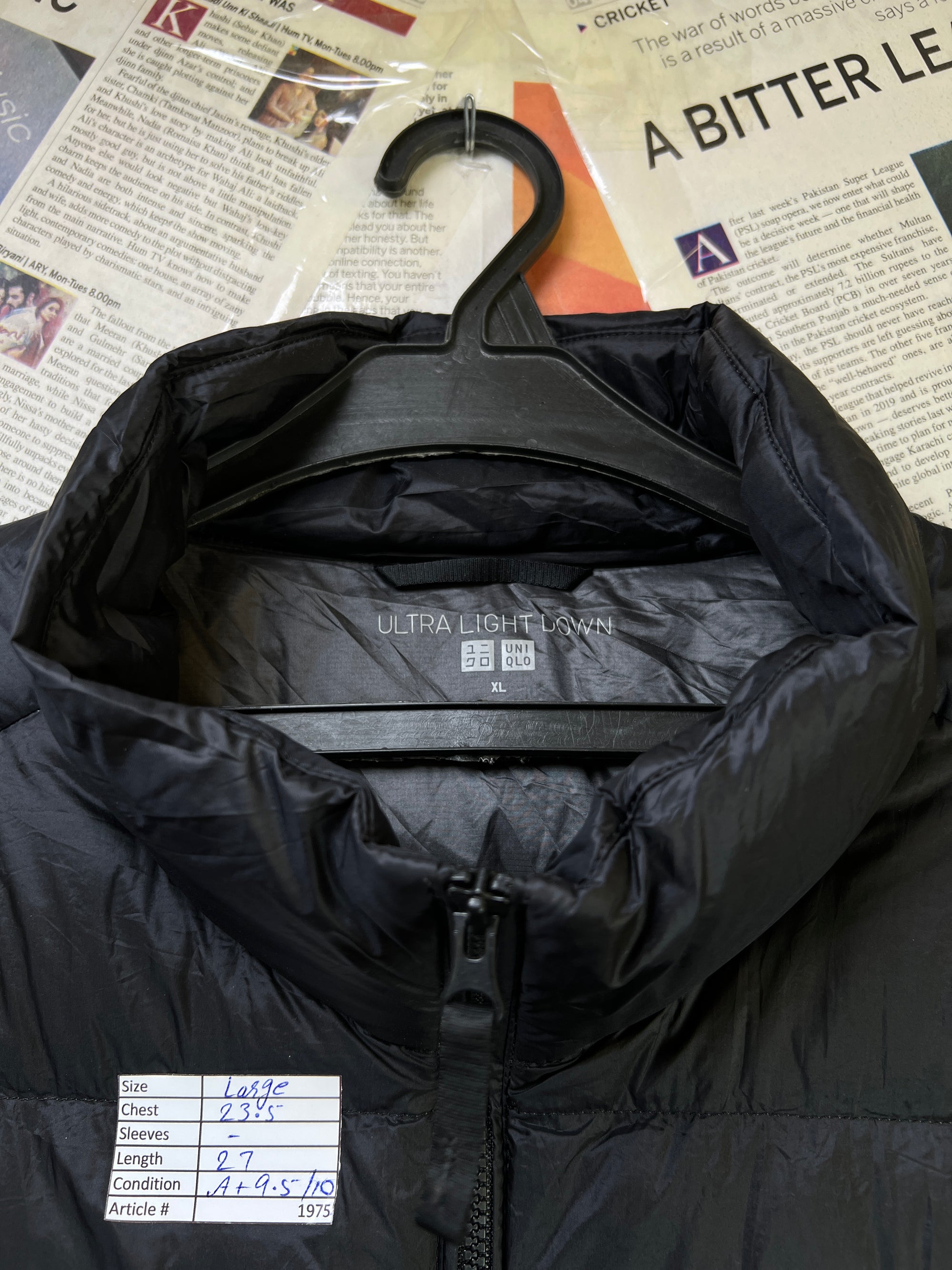 Uniqlo® Large | Chest: 23.5" | Black | Sleeveless Puffer Jacket | Duck Down/Feather Filling | 1975 - Genuine Maal