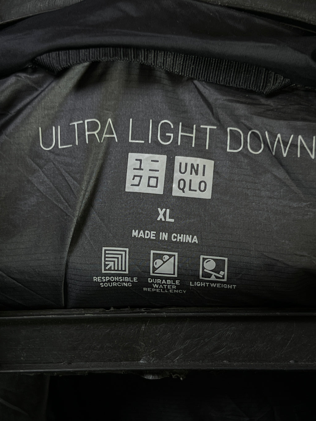 Uniqlo® Large | Chest: 23.5" | Black | Sleeveless Puffer Jacket | Duck Down/Feather Filling | 1975 - Genuine Maal