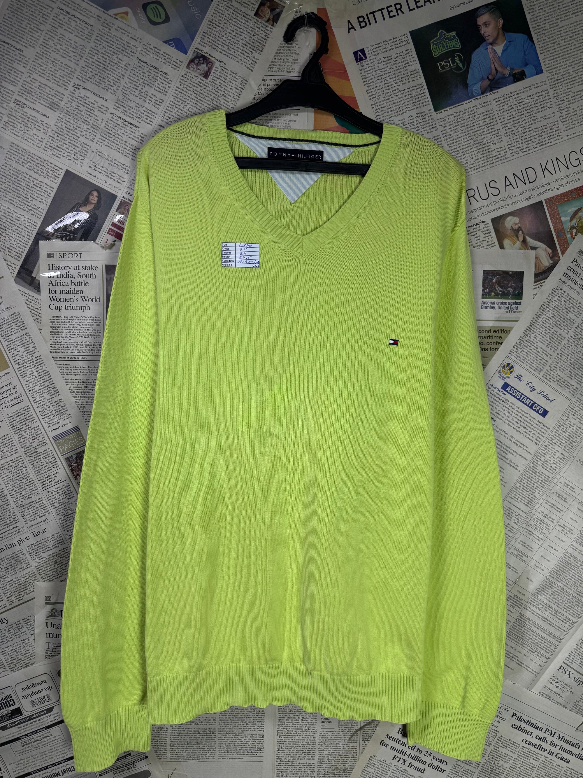 T*mmy Hilfiger® Large | Chest: 23" | Chartreuse | Sweater | 2221 - Genuine Maal