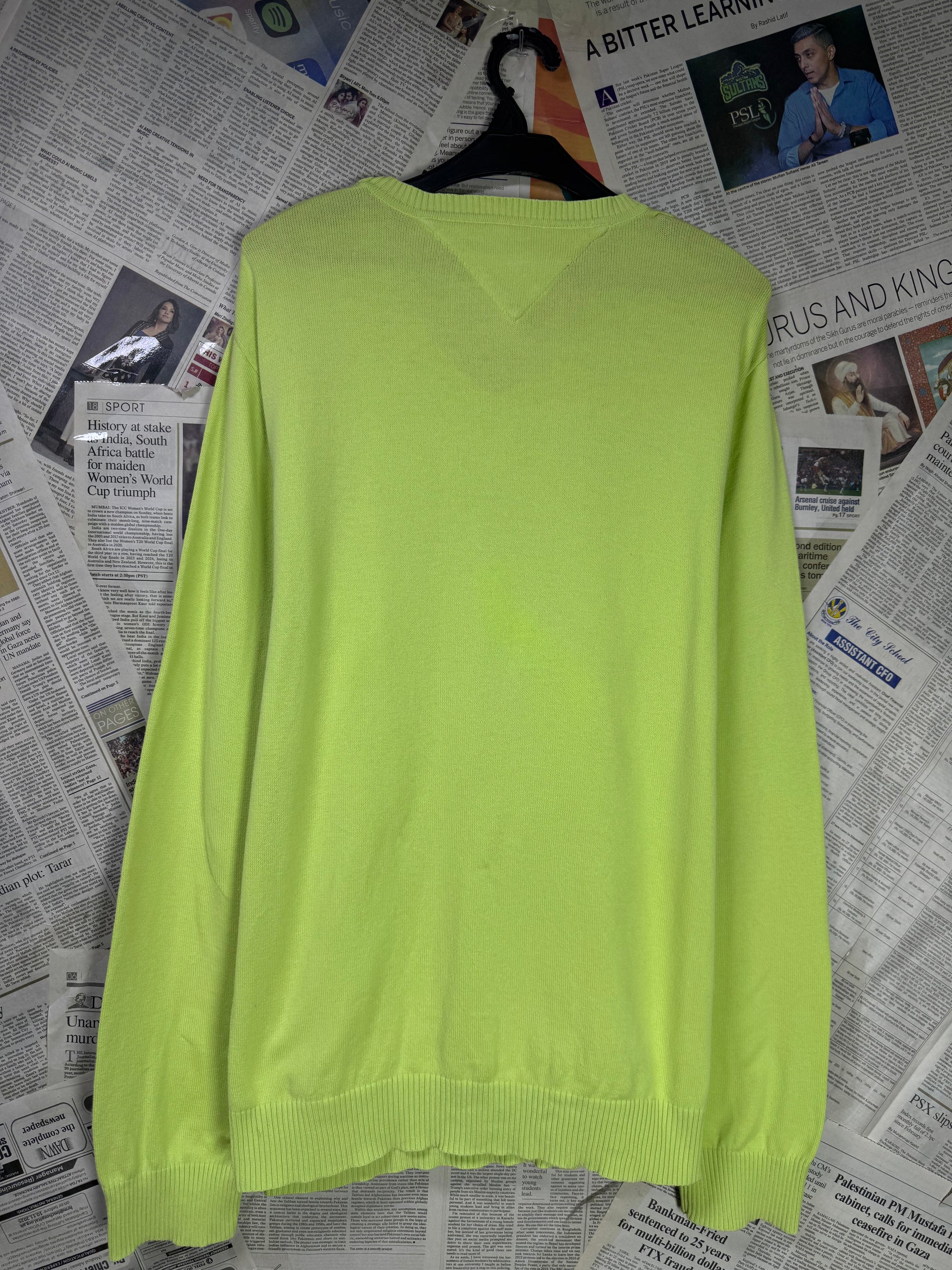 T*mmy Hilfiger® Large | Chest: 23" | Chartreuse | Sweater | 2221 - Genuine Maal