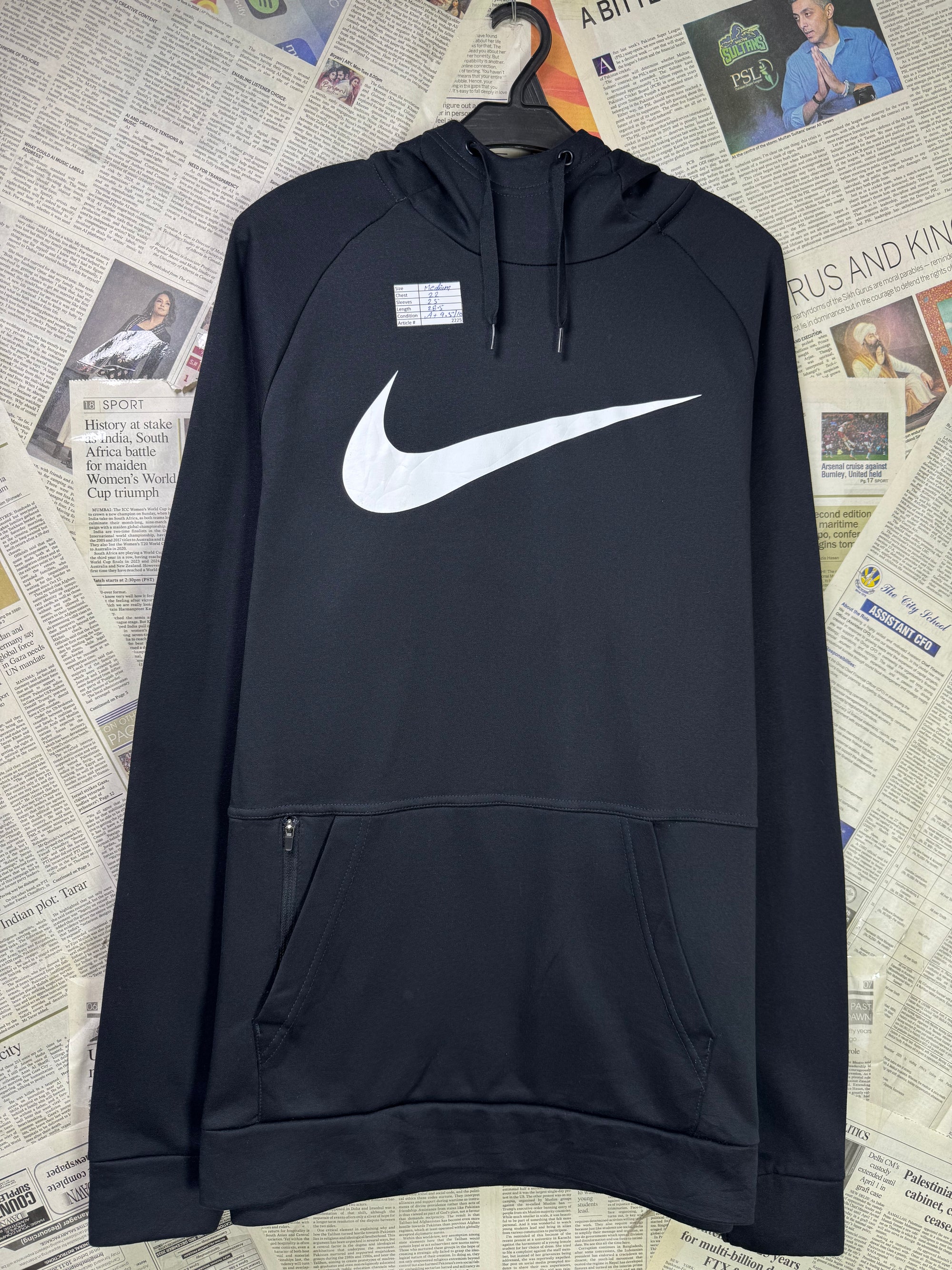 N*ke® Medium | Chest: 22" | Black | Hoodie | poly | 2225 - Genuine Maal