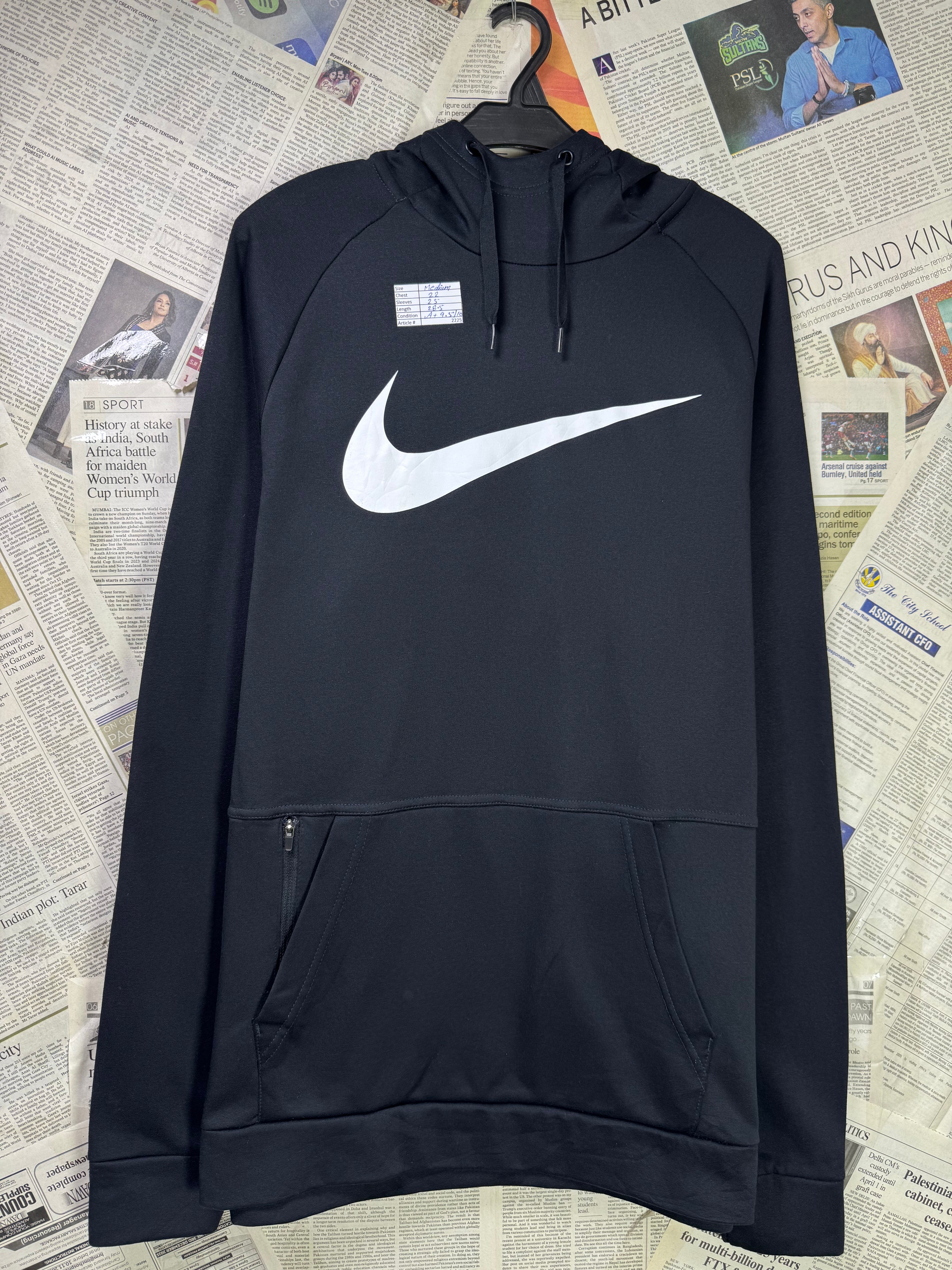 N*ke® Medium | Chest: 22" | Black | Hoodie | poly | 2225 - Genuine Maal
