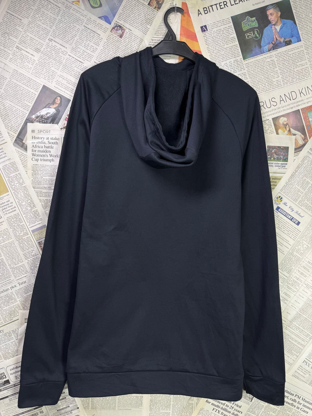 N*ke® Medium | Chest: 22" | Black | Hoodie | poly | 2225 - Genuine Maal