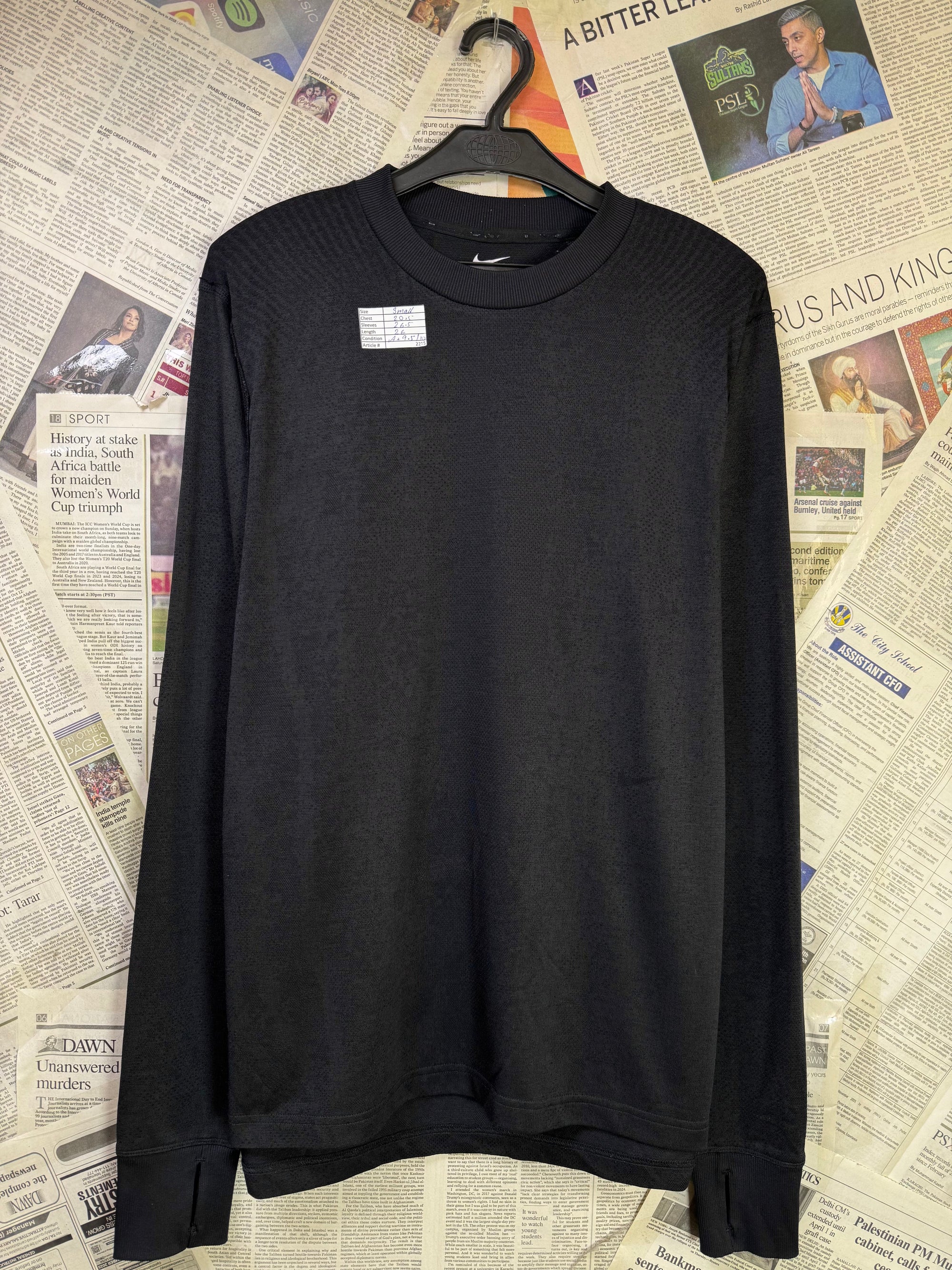 N*ke® Small | Chest: 20.5" | Black | Sweat Shirt | Poly | 2215 - Genuine Maal