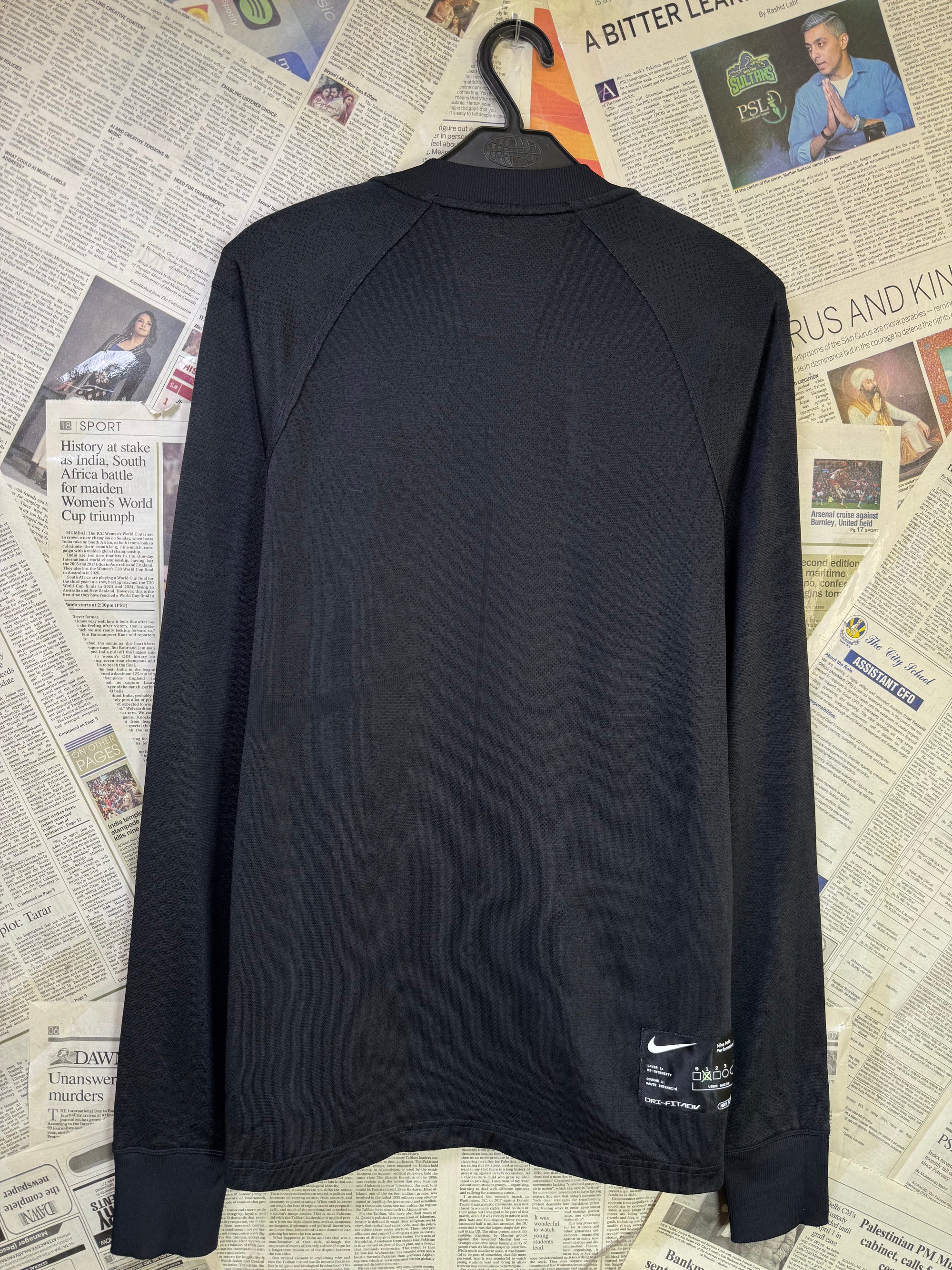 N*ke® Small | Chest: 20.5" | Black | Sweat Shirt | Poly | 2215 - Genuine Maal