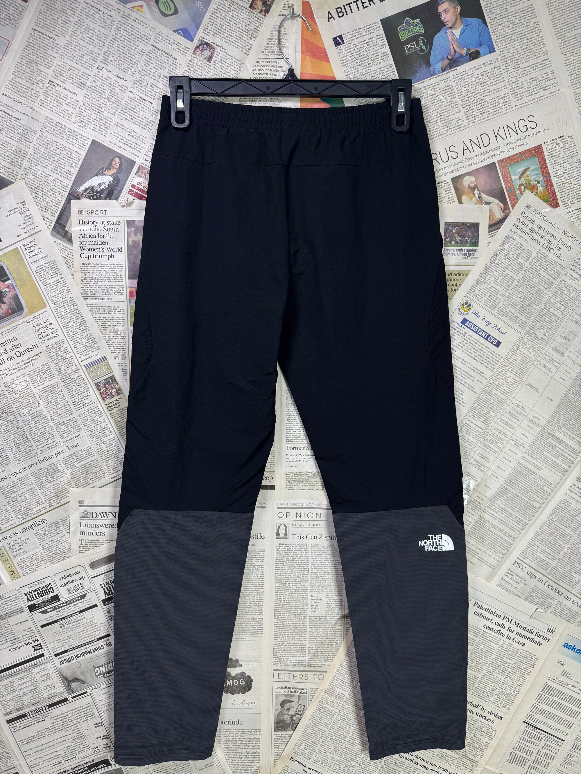 The North Face® Waist: 30" | Black | Trouers | inner: Mesh | Poly | 1145 - Genuine Maal