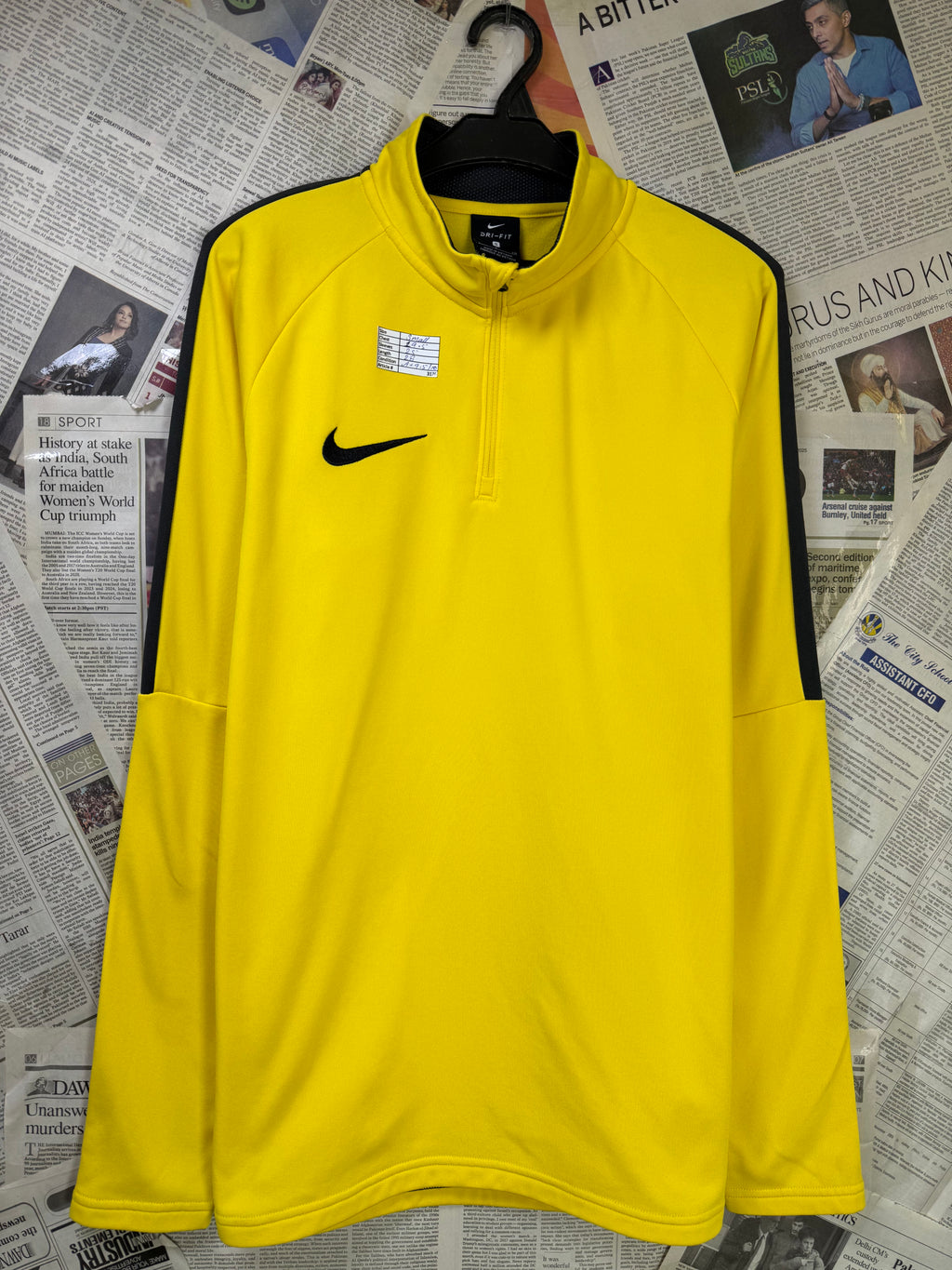 N*ke® Small | Chest: 19.5" | Yellow | Quarter zip - Pullover | Poly | 3176 - Genuine Maal