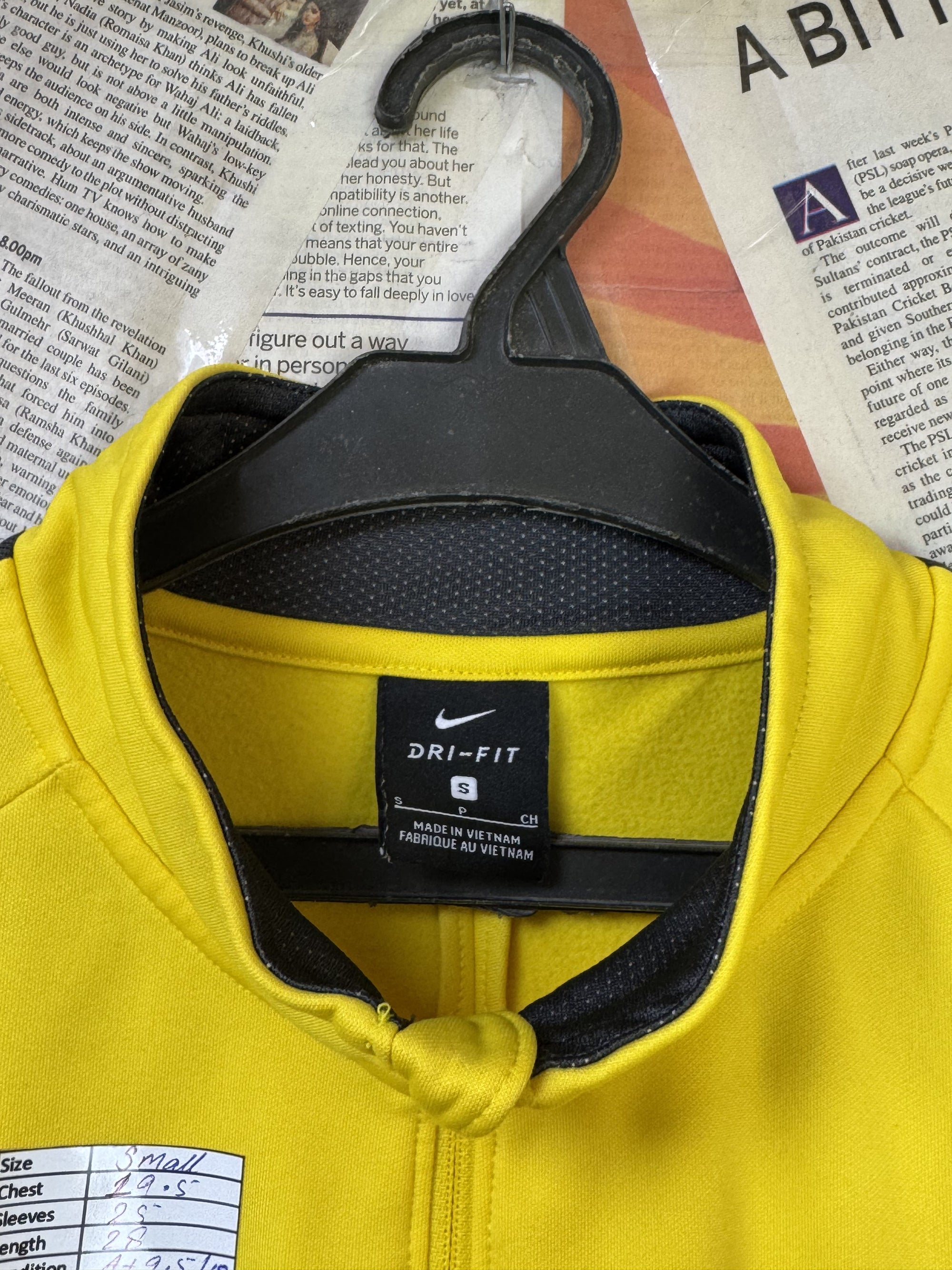 N*ke® Small | Chest: 19.5" | Yellow | Quarter zip - Pullover | Poly | 3176 - Genuine Maal