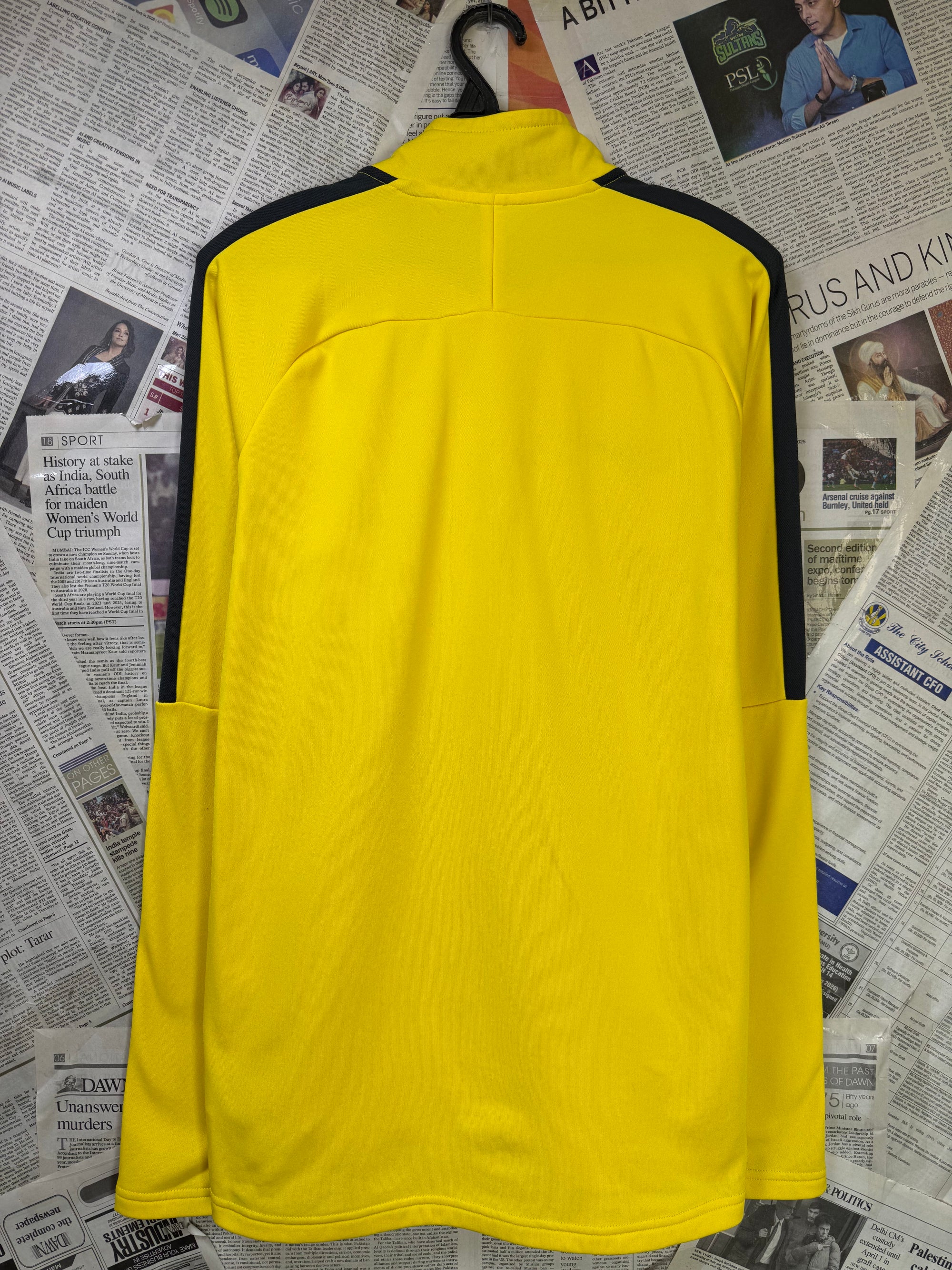 N*ke® Small | Chest: 19.5" | Yellow | Quarter zip - Pullover | Poly | 3176 - Genuine Maal