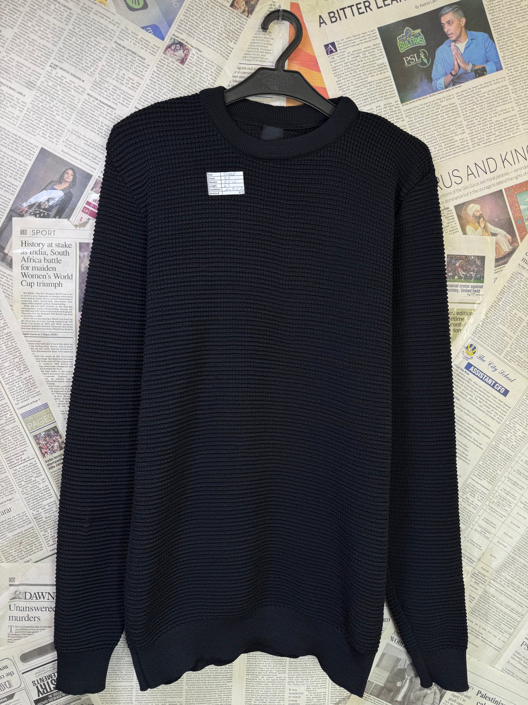 River Island® Small | Chest: 20" | Black | Sweat Shirt | Poly | 3175 - Genuine Maal
