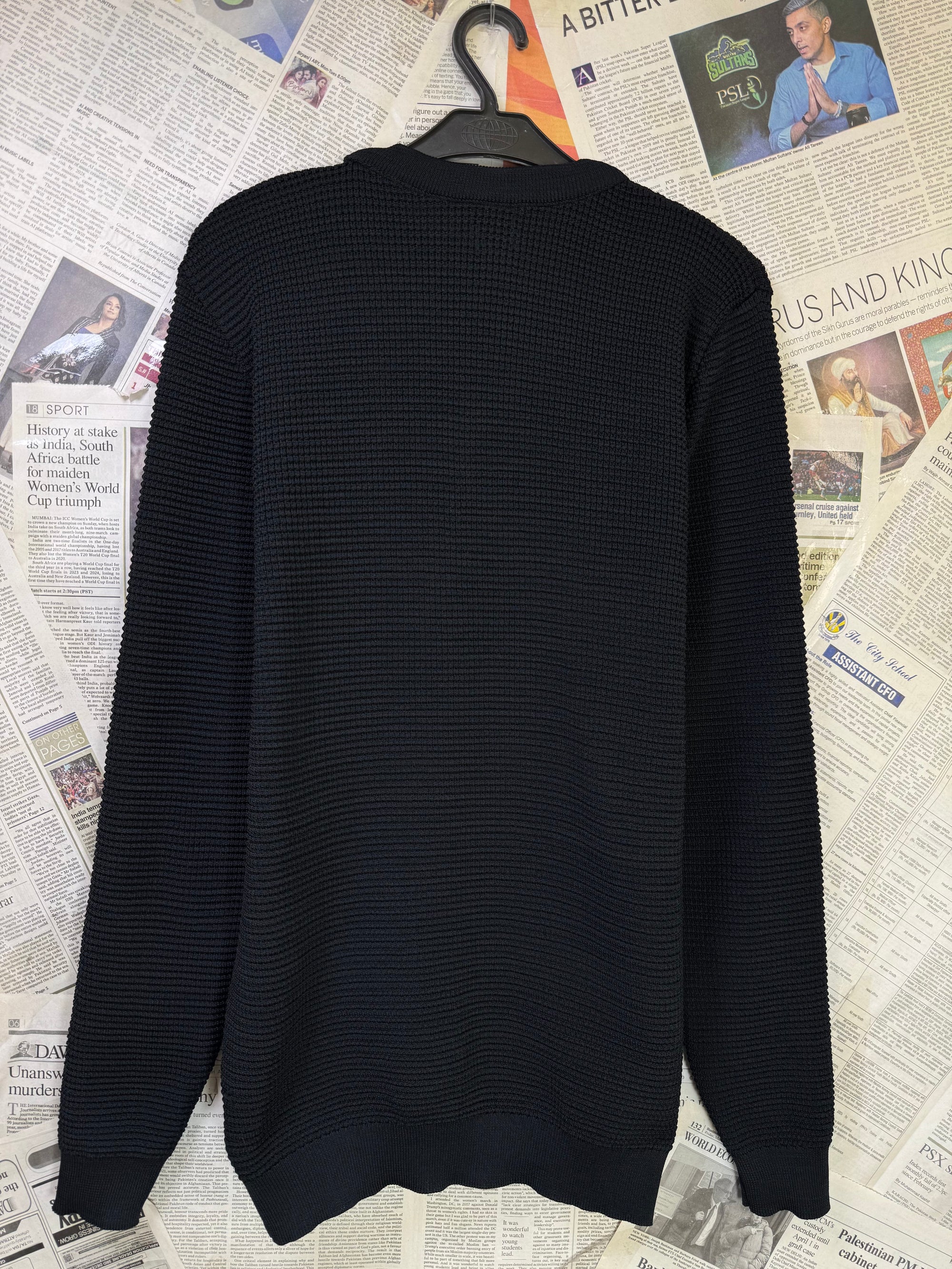 River Island® Small | Chest: 20" | Black | Sweat Shirt | Poly | 3175 - Genuine Maal