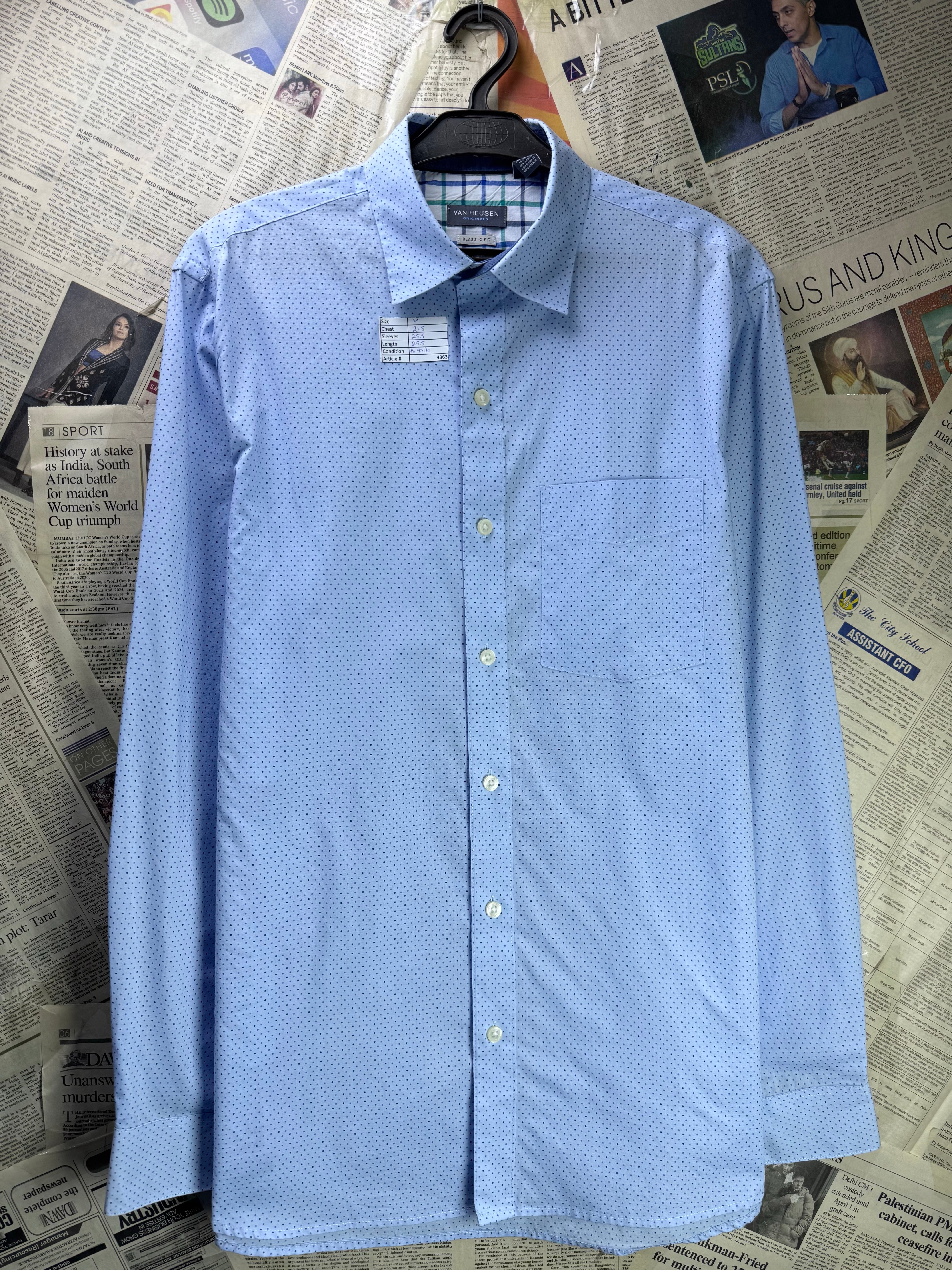Van Heusen® Medium | Chest: 21.5" | Blue | Collar 14" Shirt | 4363 - Genuine Maal