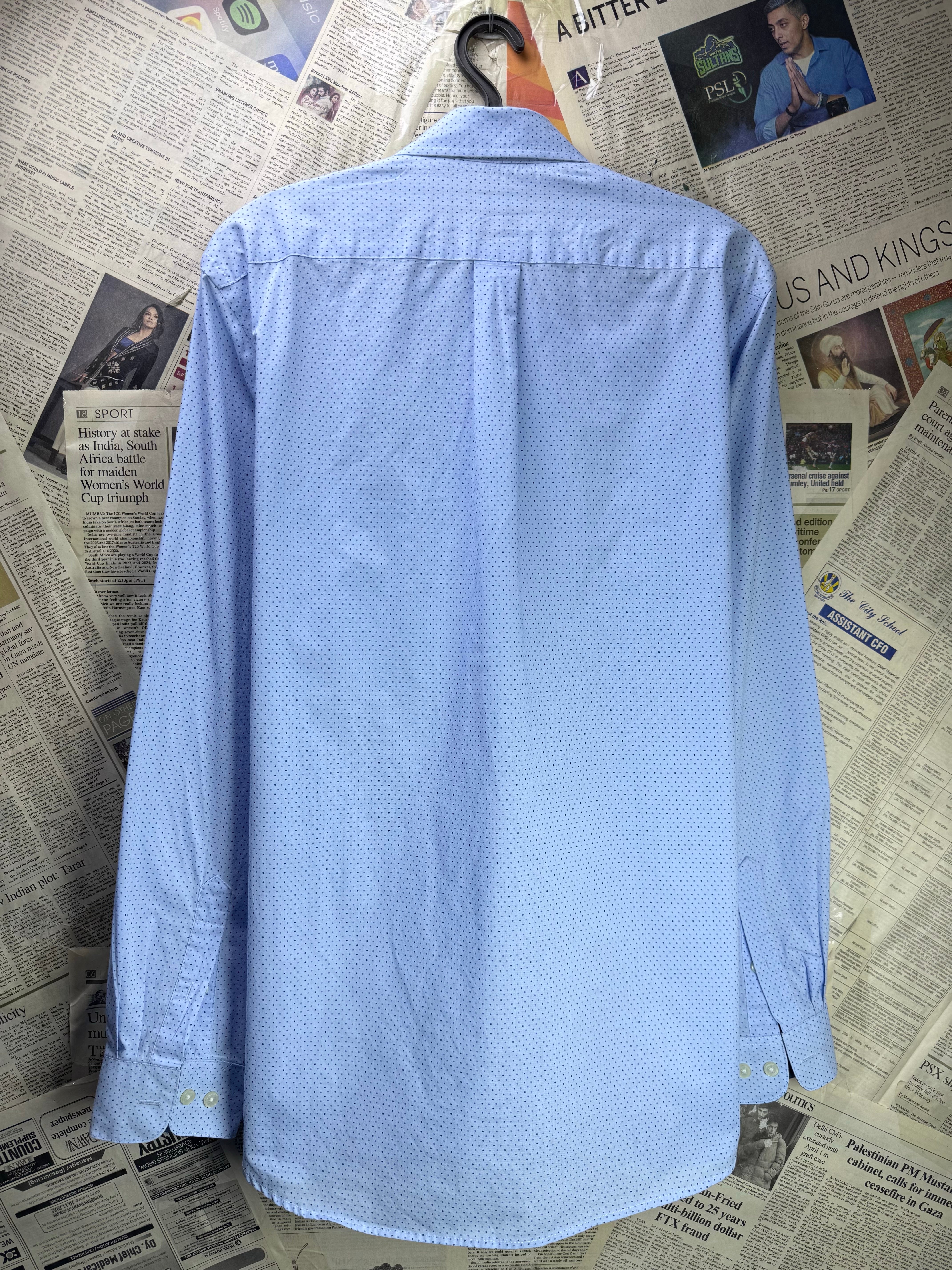 Van Heusen® Medium | Chest: 21.5" | Blue | Collar 14" Shirt | 4363 - Genuine Maal