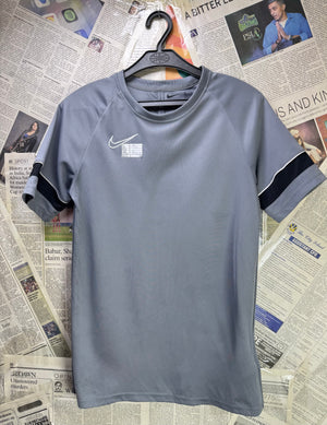 N*ke® XS | Chest: 17.5" | Grey | Dri - Fit Sports T-Shirt | Poly | 3401 - Genuine Maal