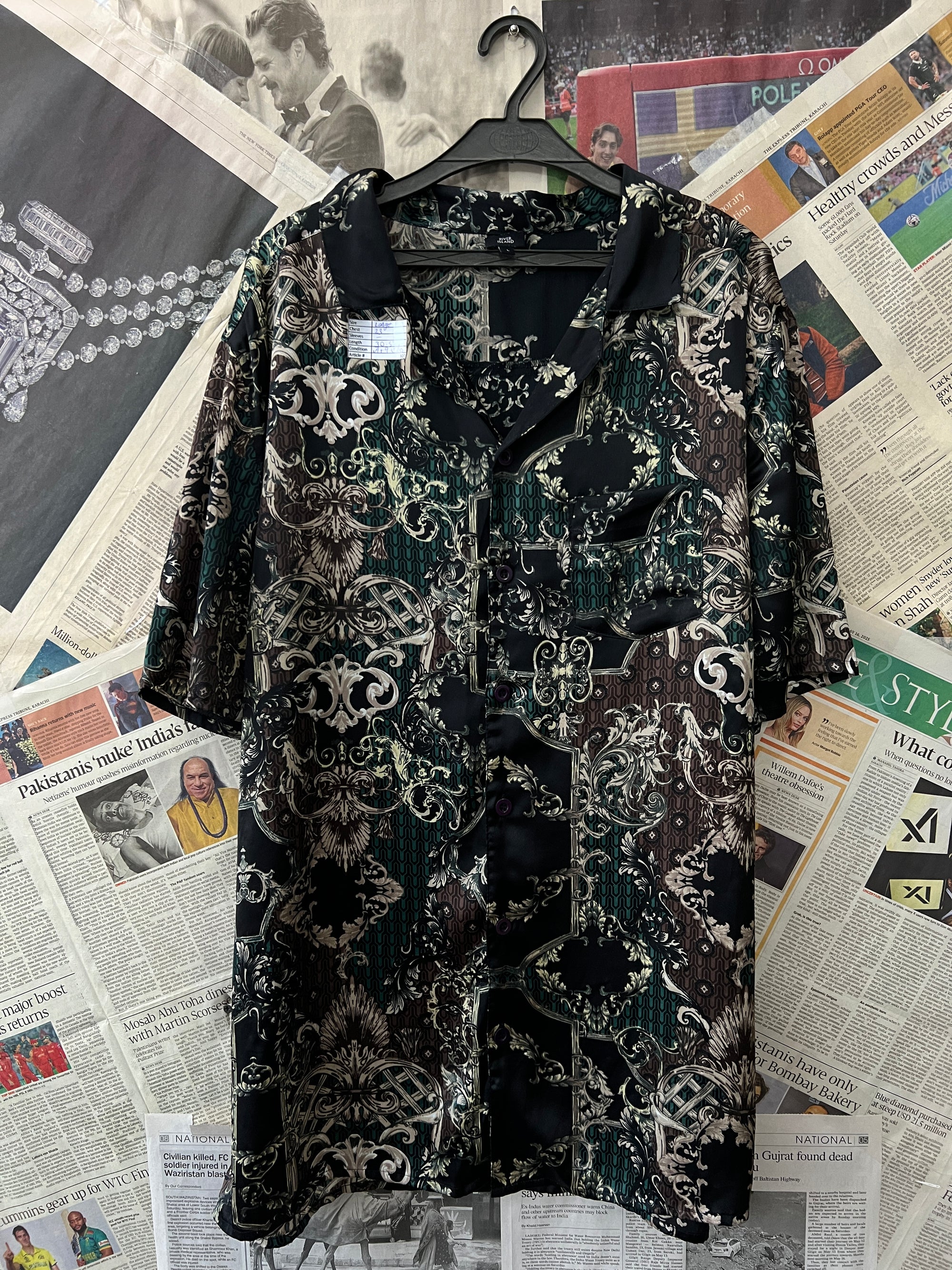 River Island® Large | Chest: 23" | Mafia | Huawei Shirt | 322 - Genuine Maal