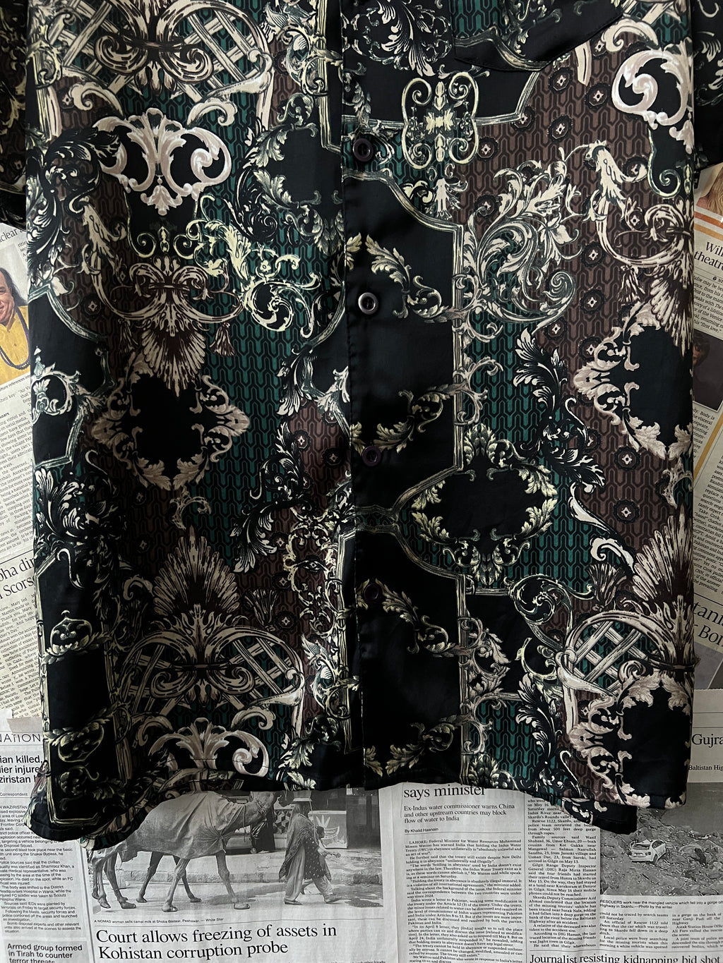 River Island® Large | Chest: 23" | Mafia | Huawei Shirt | 322 - Genuine Maal