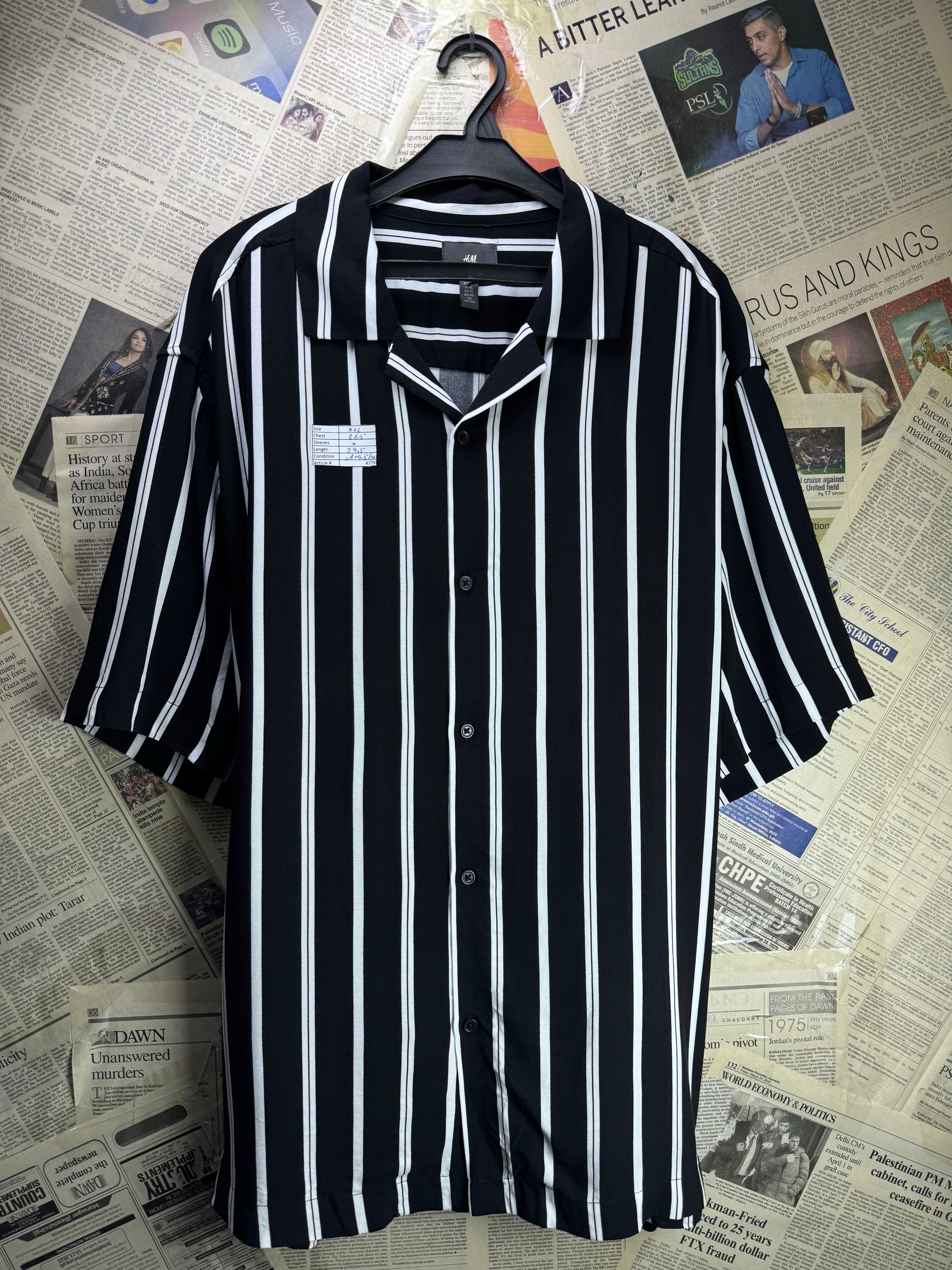H&M® XXL | Chest: 26.5" | Shirt | Viscose | 4779 - Genuine Maal