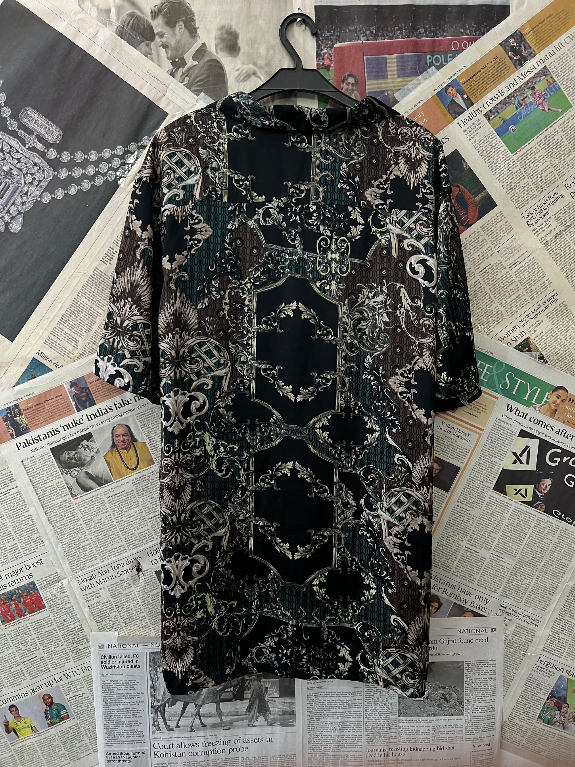 River Island® Large | Chest: 23" | Mafia | Huawei Shirt | 322 - Genuine Maal