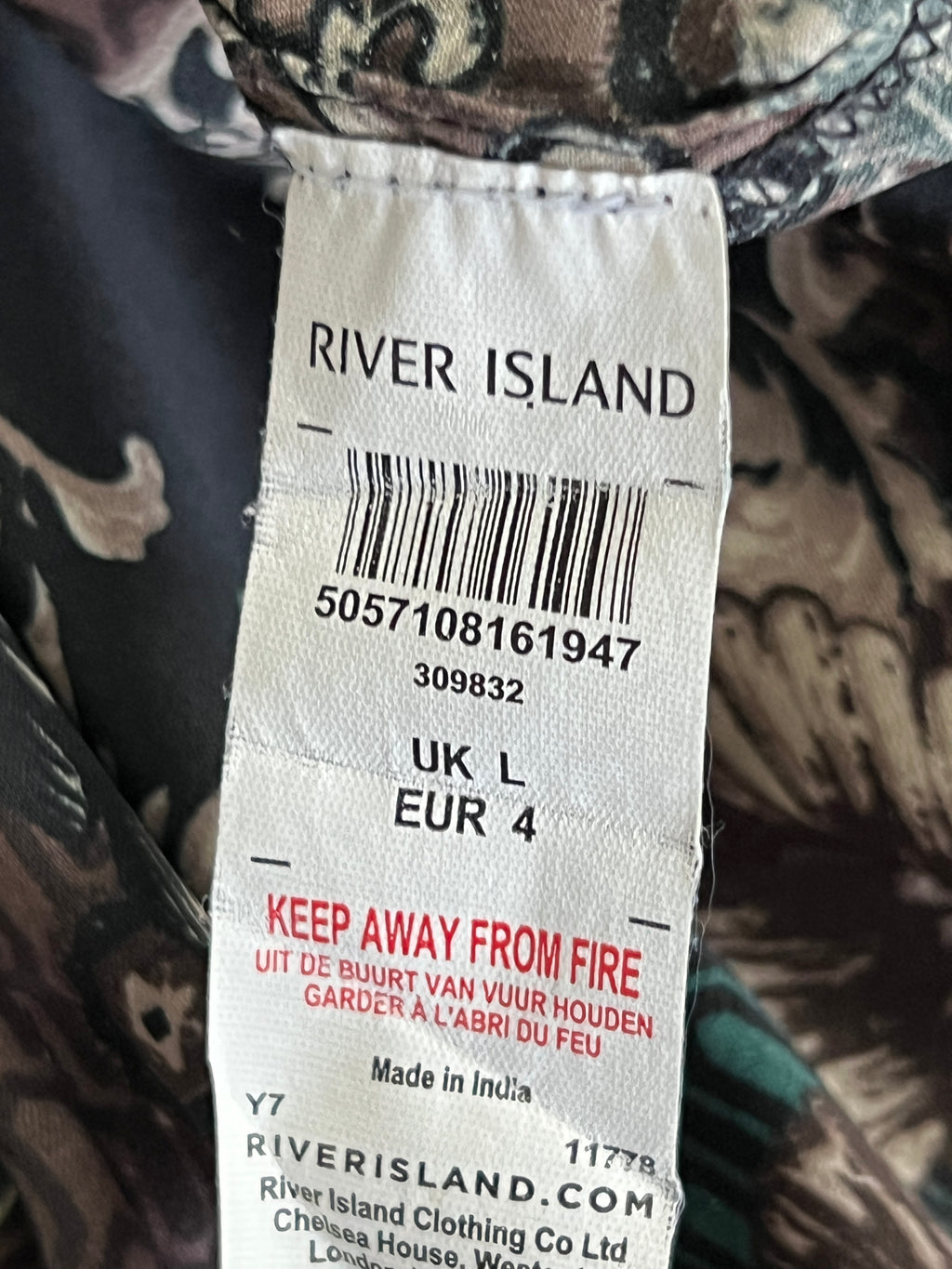 River Island® Large | Chest: 23" | Mafia | Huawei Shirt | 322 - Genuine Maal