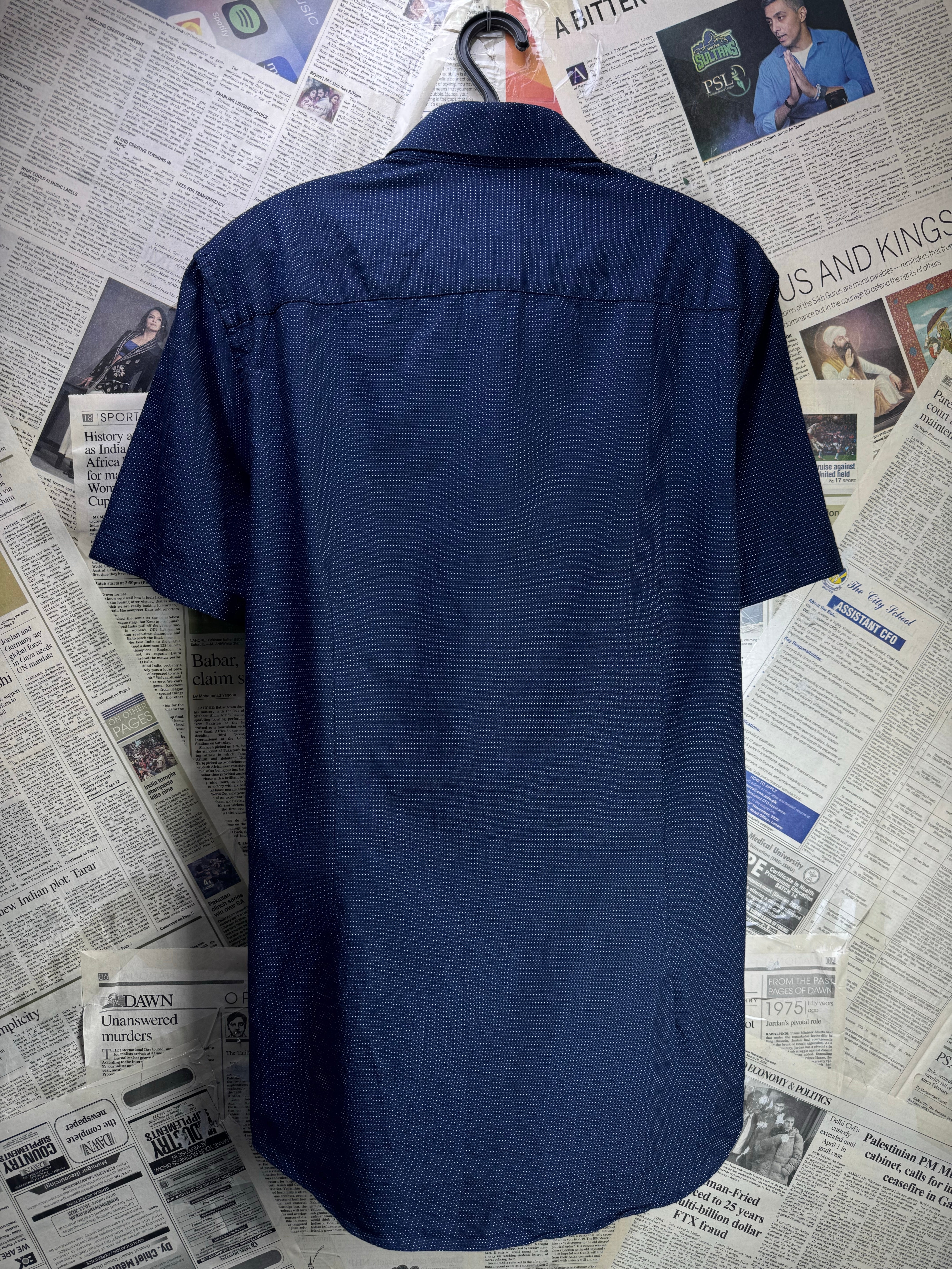 Burton London® Medium | Chest: 21.5" | Collar 15.5"/16" Shirt | Cotton | 4777 - Genuine Maal